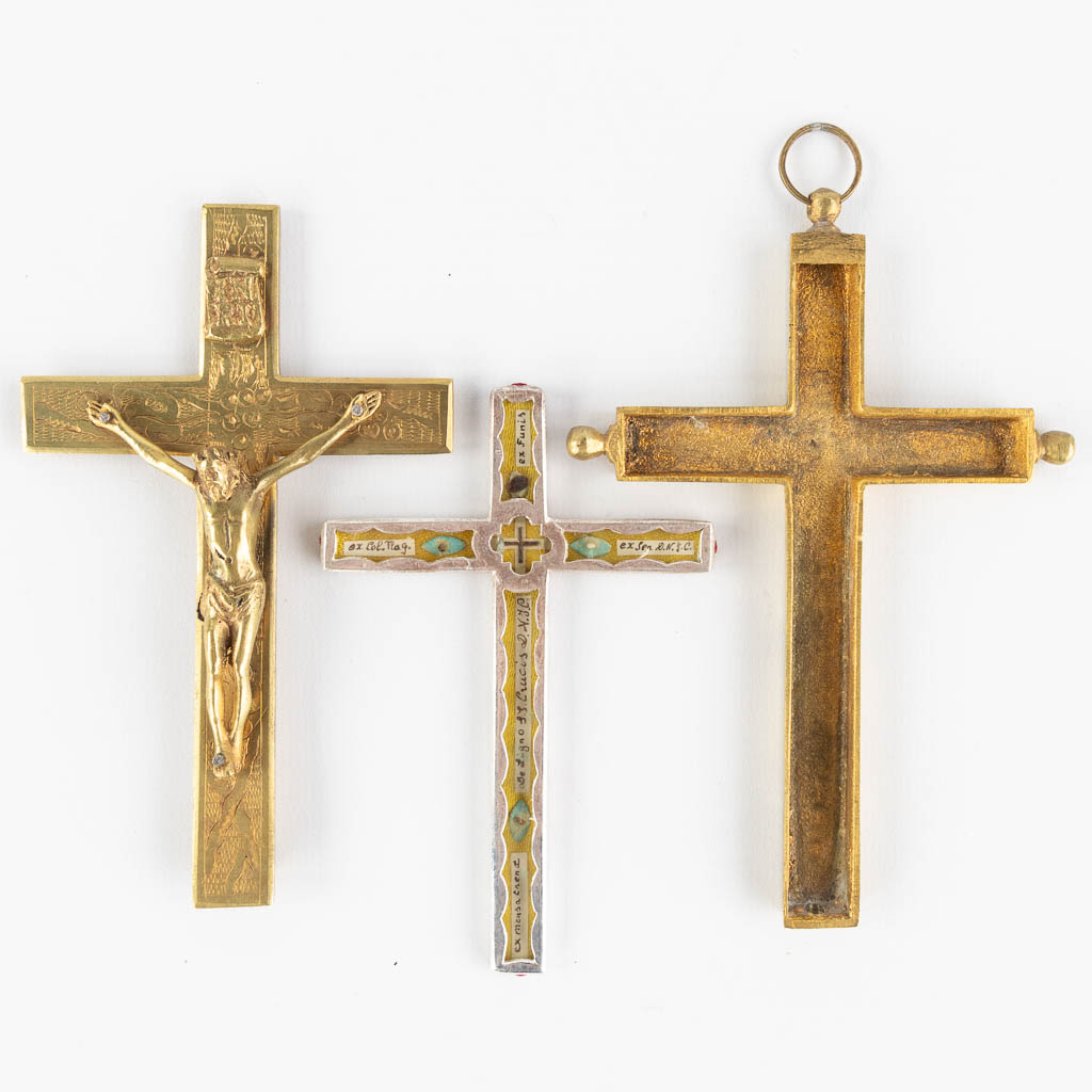 A reliquary crucifix with 5 relics and the original document, Domini Nostri Jesu Christi. (W:9 x H:1 - Image 11 of 12