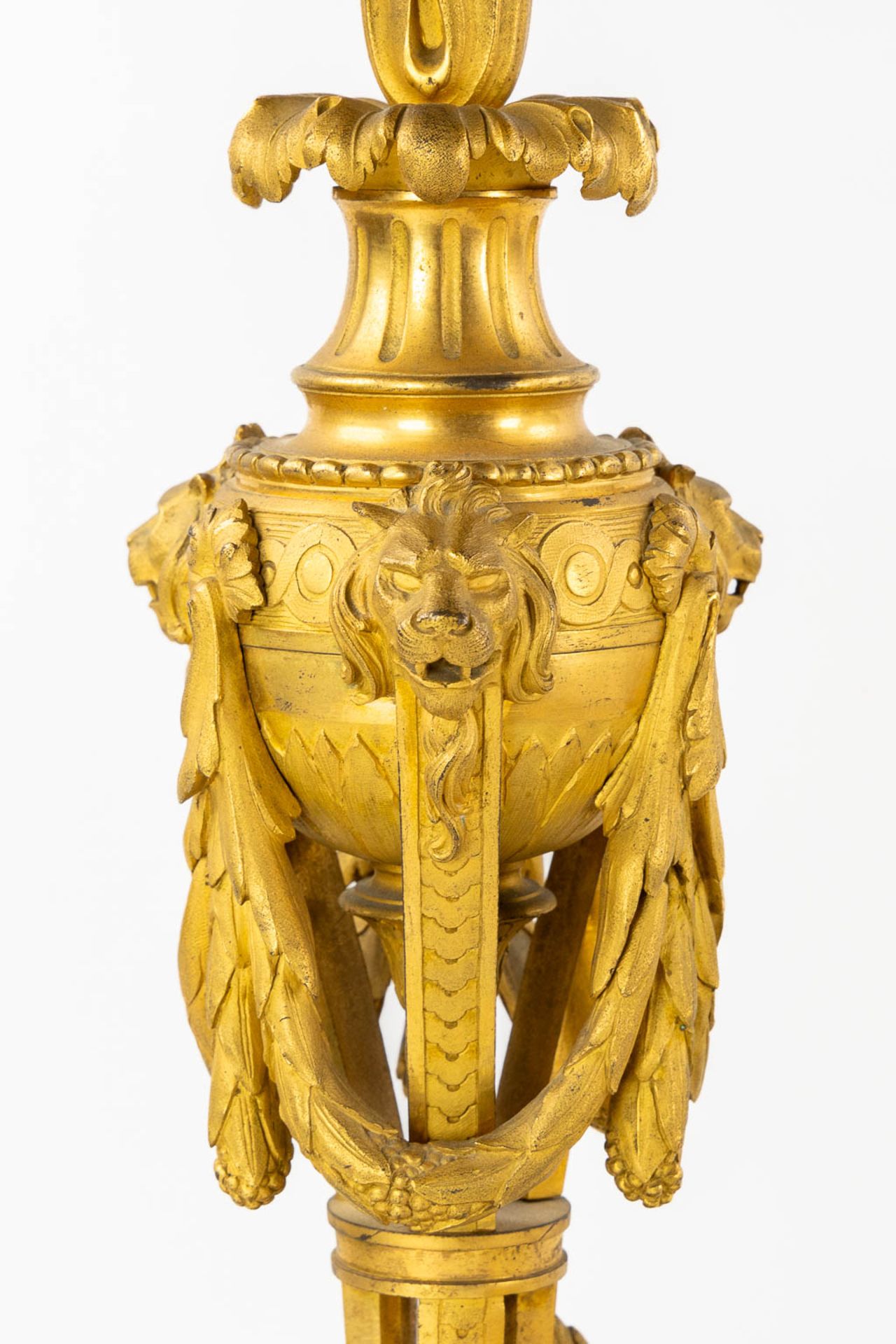 Lerolle Paris, a three-piece mantle garniture clock and candelabra, gilt bronze. France, 19th C. (L: - Bild 12 aus 21