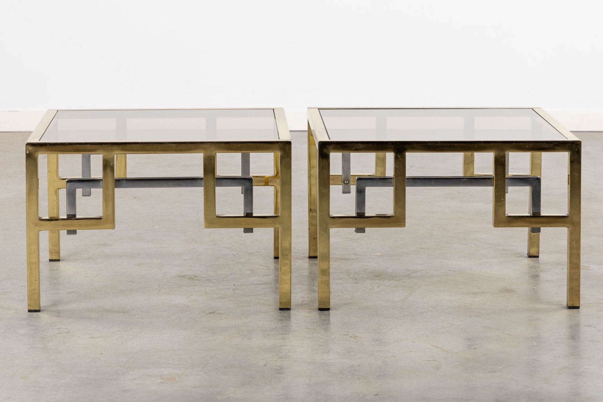 A pair of occasional side tables, gilt metal. (L:55 x W:55 x H:36 cm) - Bild 3 aus 8