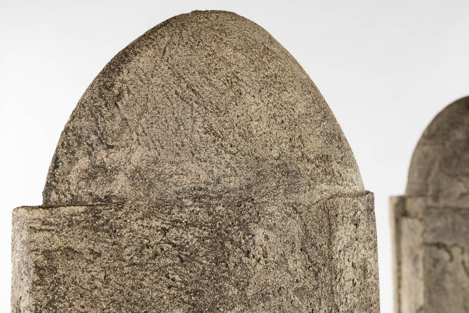 Pia MANU (XX) 'Brutalist Totem (2x)'. (L:25 x W:40 x H:179,5 cm) - Image 5 of 14