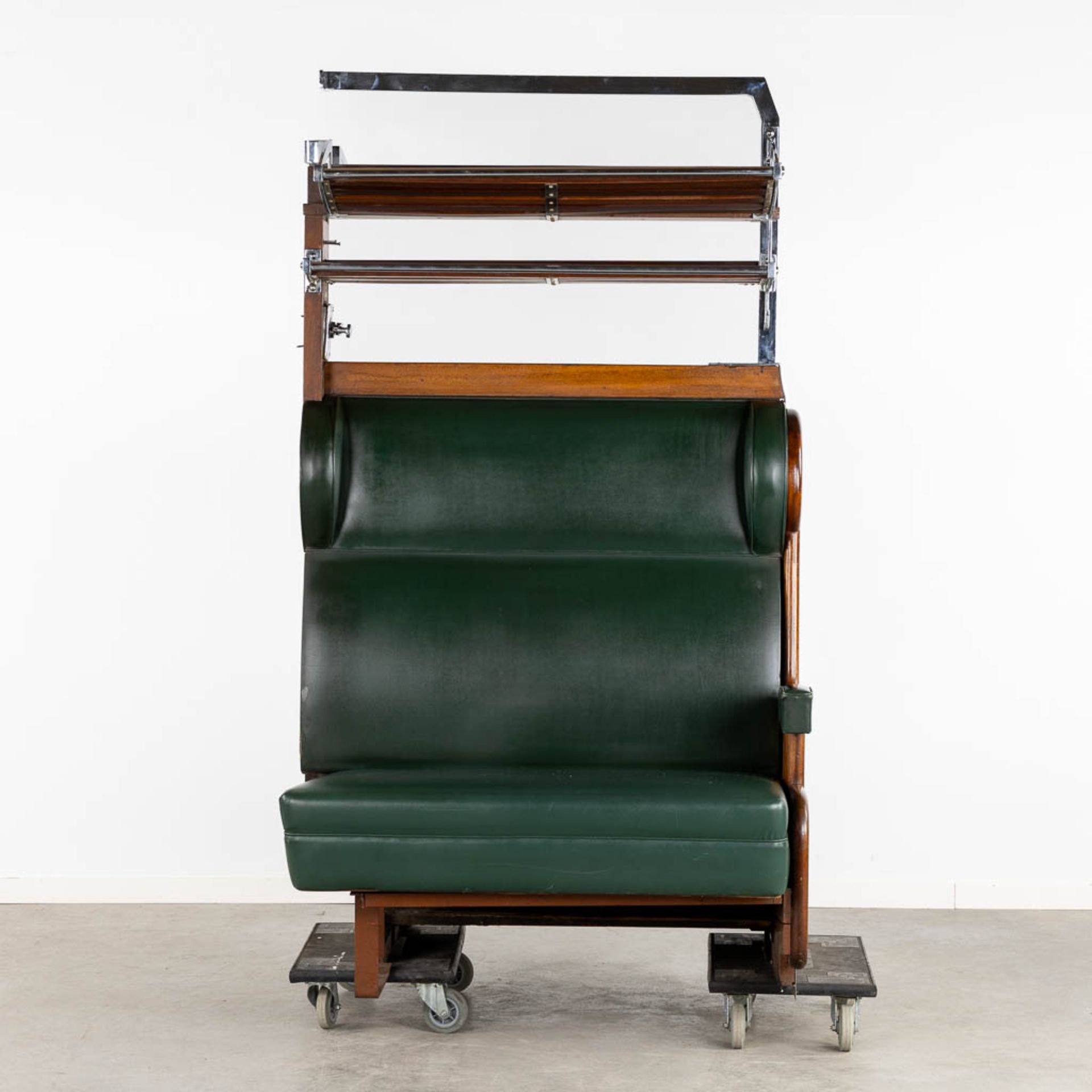 Henry VAN DE VELDE (1863-1957) 'Train Coupe Bench, 2nd Class'. (L:105 x W:130 x H:195 cm) - Image 5 of 13