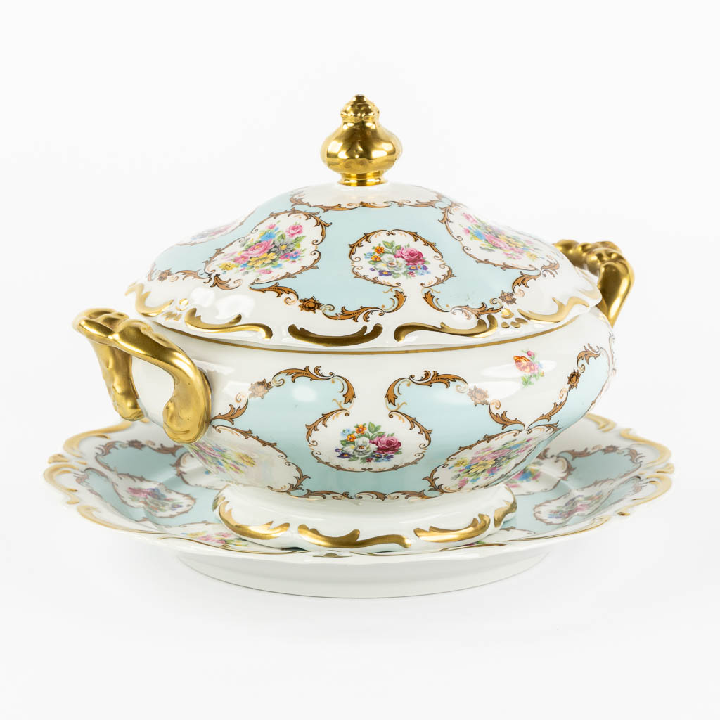 Limoges, a tureen on a large platter. Hand-painted flower decor. (D:31 cm) - Image 3 of 13