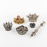 4 silver crowns and a sceptre, added a fabric crown. 211g. (L:33,5 cm)