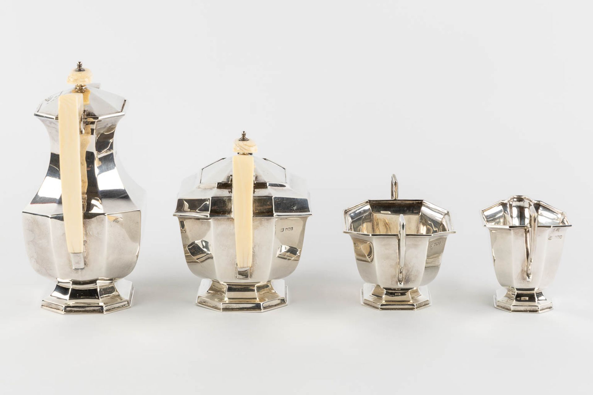 Viner's Ltd. A 4-piece silver coffee and tea service, Sheffield, England, 1936. Art Deco. 1,631 kg.  - Bild 4 aus 10