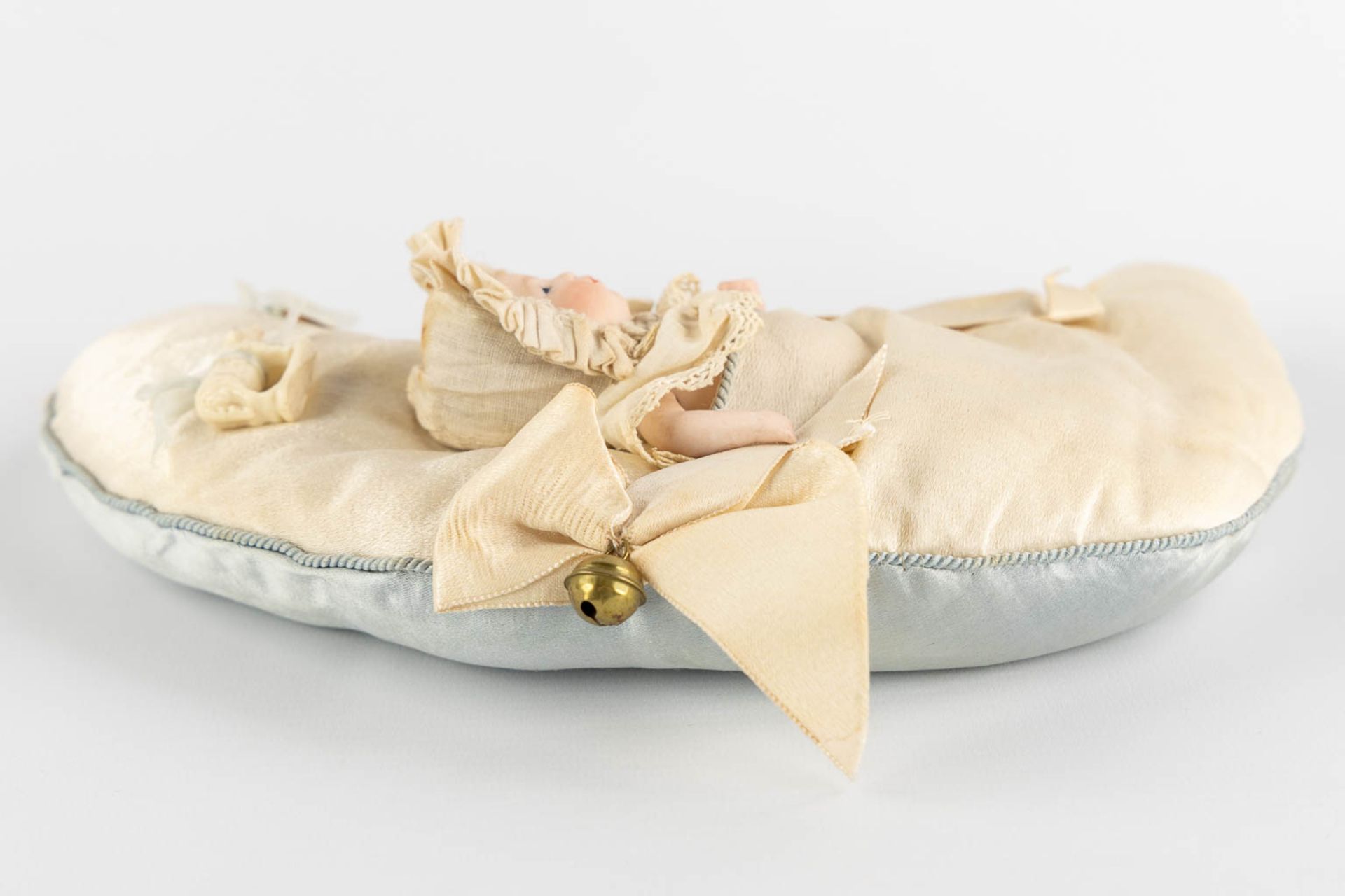 An antique doll in a crescent moon-shaped sleeping bag. Putnam 1922. (W:23 x H:26 cm) - Bild 7 aus 13