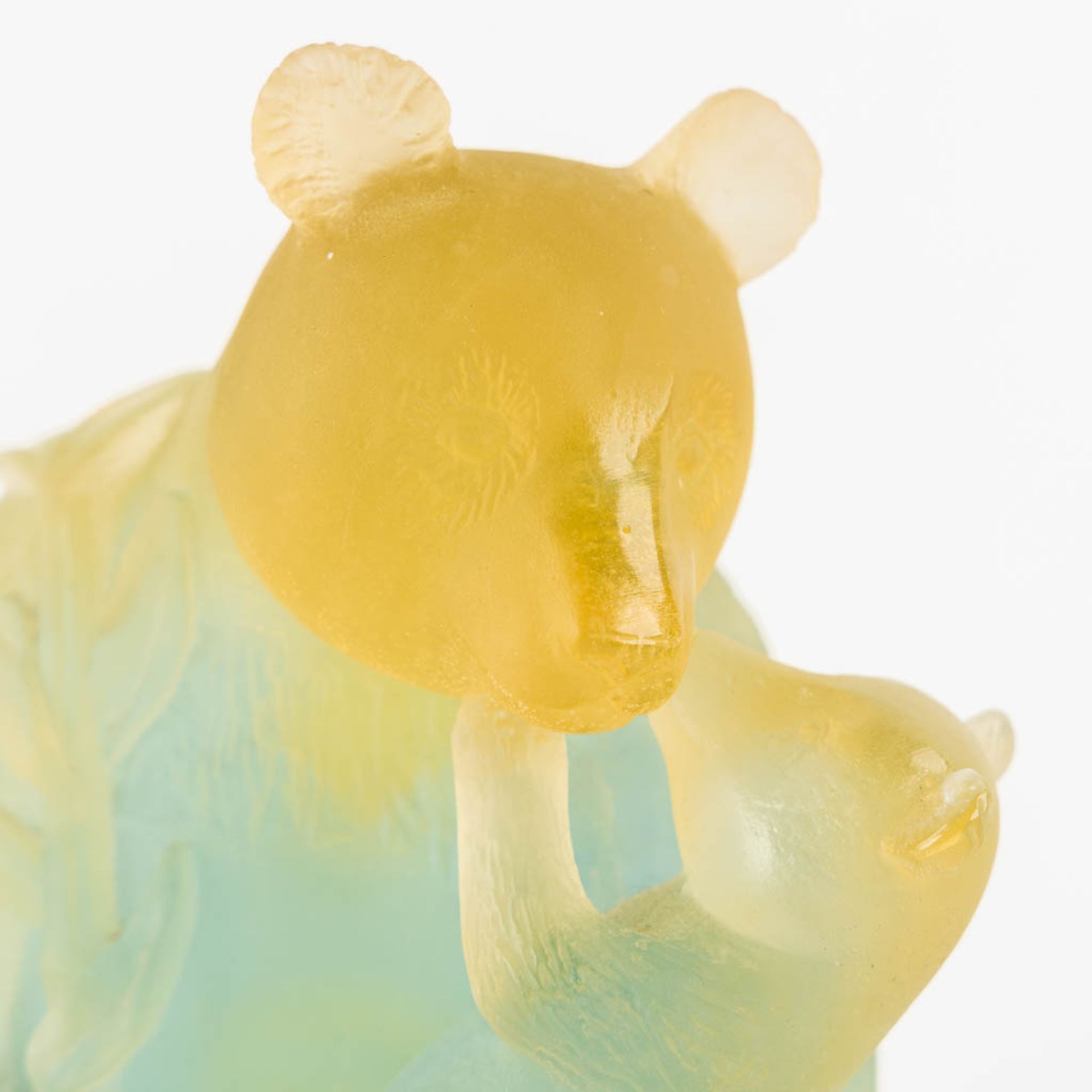 Daum, France 'Bear with a cub' pate de verre glass. (L:12 x W:11,5 x H:15,5 cm) - Image 8 of 9