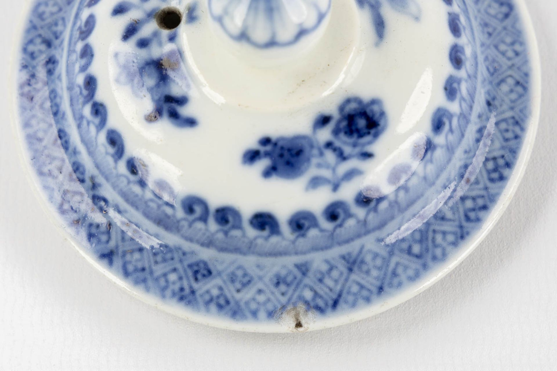 Three Chinese and Japanese teapots, blue-white decor. (W:20 x H:14 cm) - Image 12 of 17
