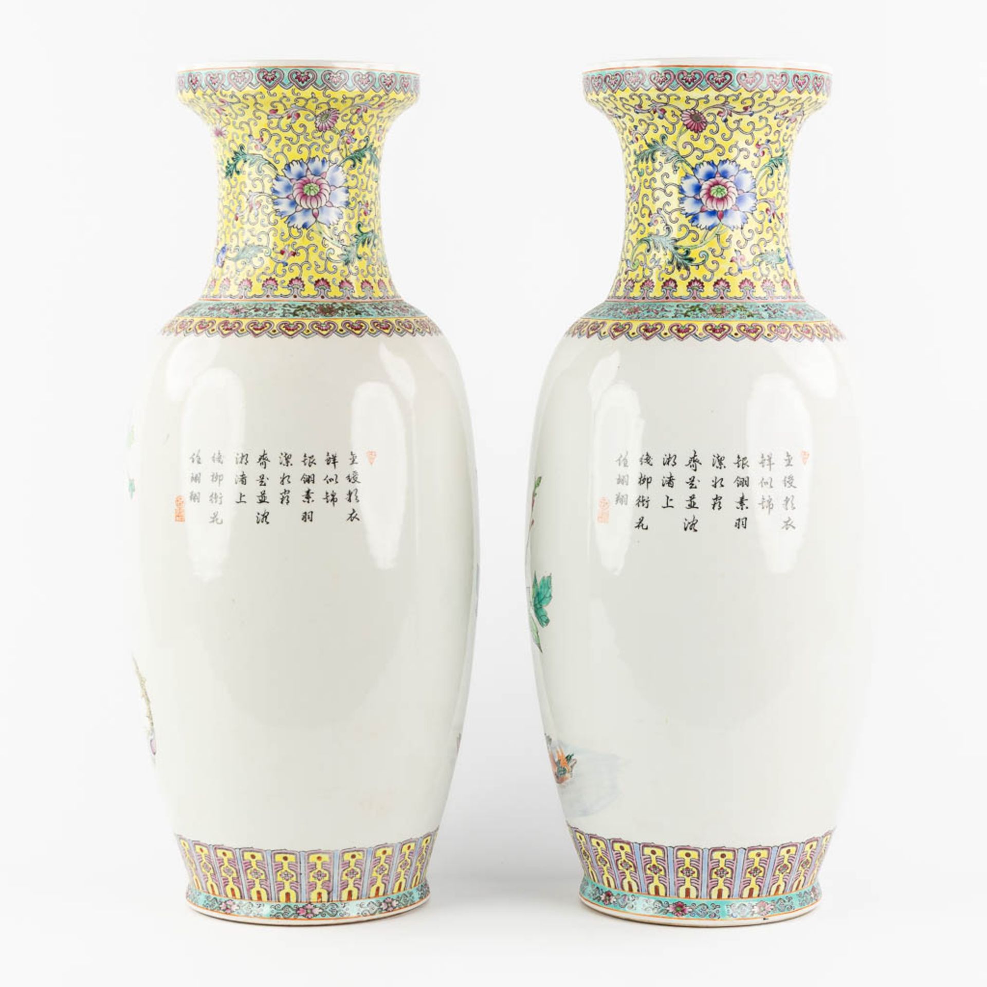 A decorative pair of Chinese vases with a Phoenix decor, 20th C. (H:62 x D:26 cm) - Image 5 of 16
