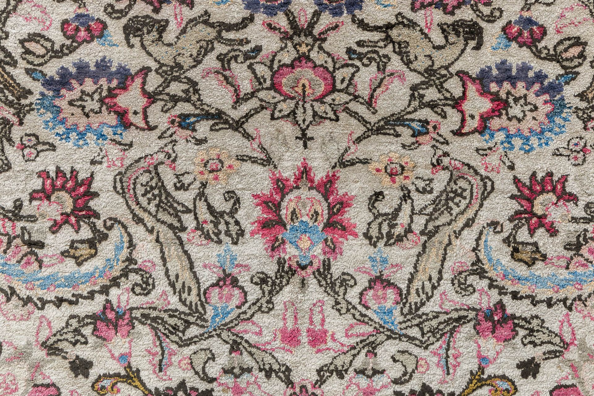 An Oriental hand-made carpet, Kashan, silk. (L:210 x W:135 cm) - Image 5 of 9