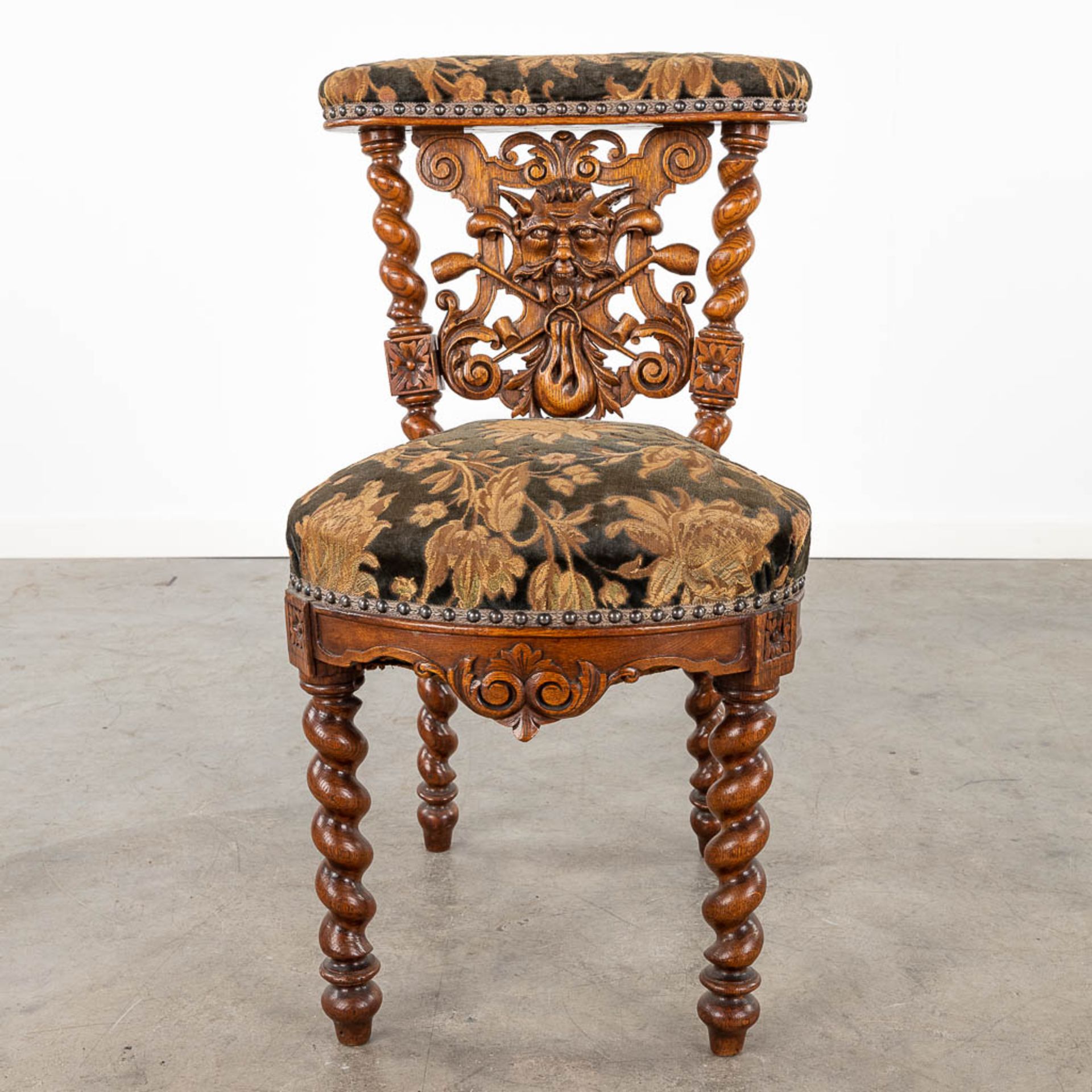 A set of 4 antique wood-sculptured smoker's chairs, oak. Circa 1900. (L:55 x W:44 x H:80 cm) - Bild 6 aus 15
