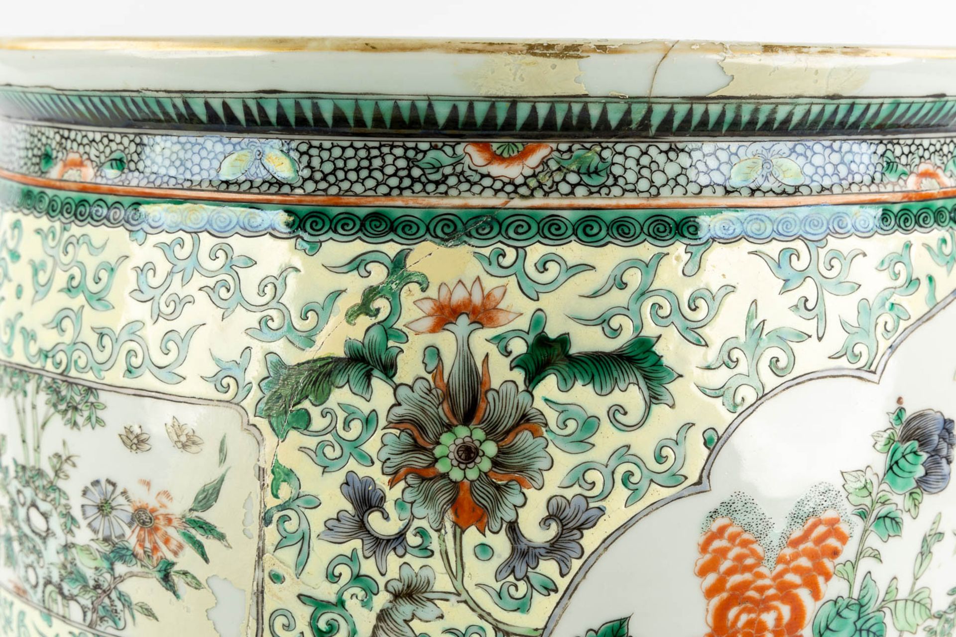 A Large Chinese Cache-Pot, Famille Verte decorated with fauna and flora. 19th C. (H:35 x D:40 cm) - Image 9 of 14