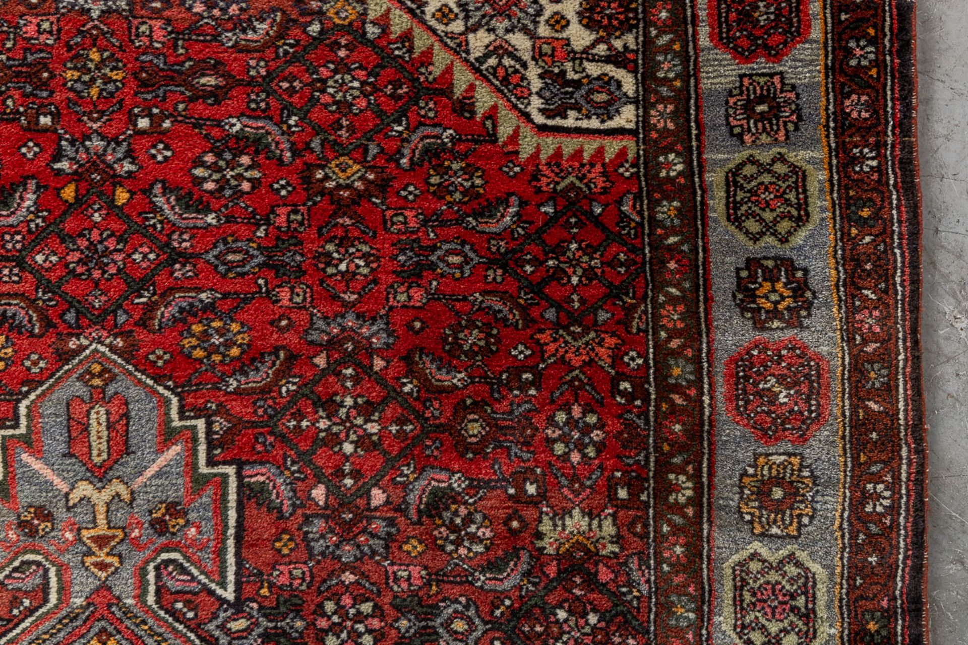 An Oriental hand-made carpet, Hamadan. (L:197 x W:127 cm) - Image 6 of 8