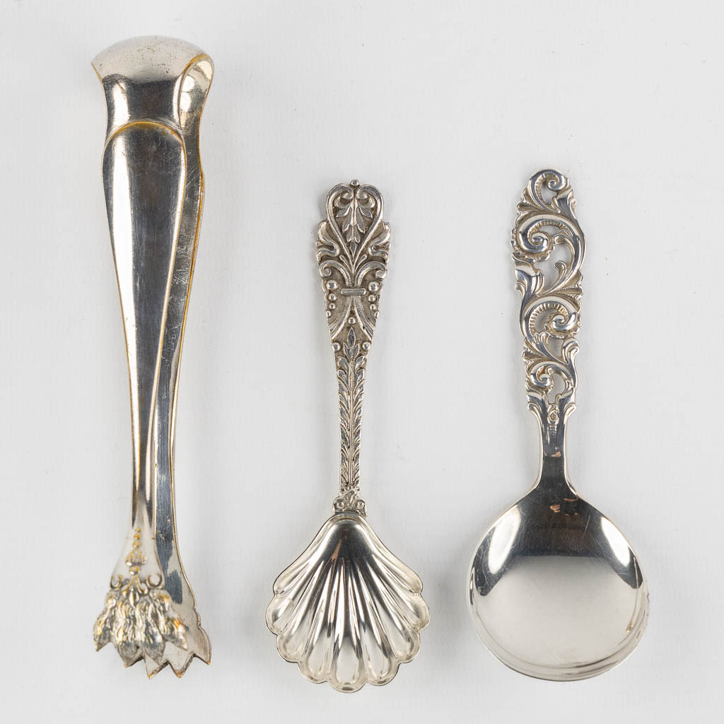 A large collection of silver and silver-plated objects, table accessories and serving ware. (L:16 x - Image 22 of 29