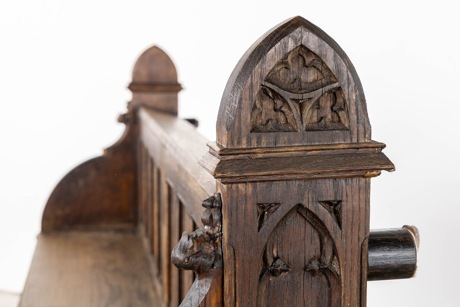 6 identical 'Church Benches' sculptured oak, Gothic Revival. (L:46 x W:164 x H:100 cm) - Image 12 of 12