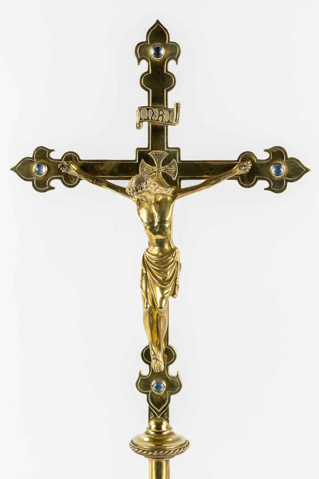 An altar crucifix and matching candelabra, Brass, Gothic revival, probably made by Bourdon, Ghent. ( - Image 6 of 11