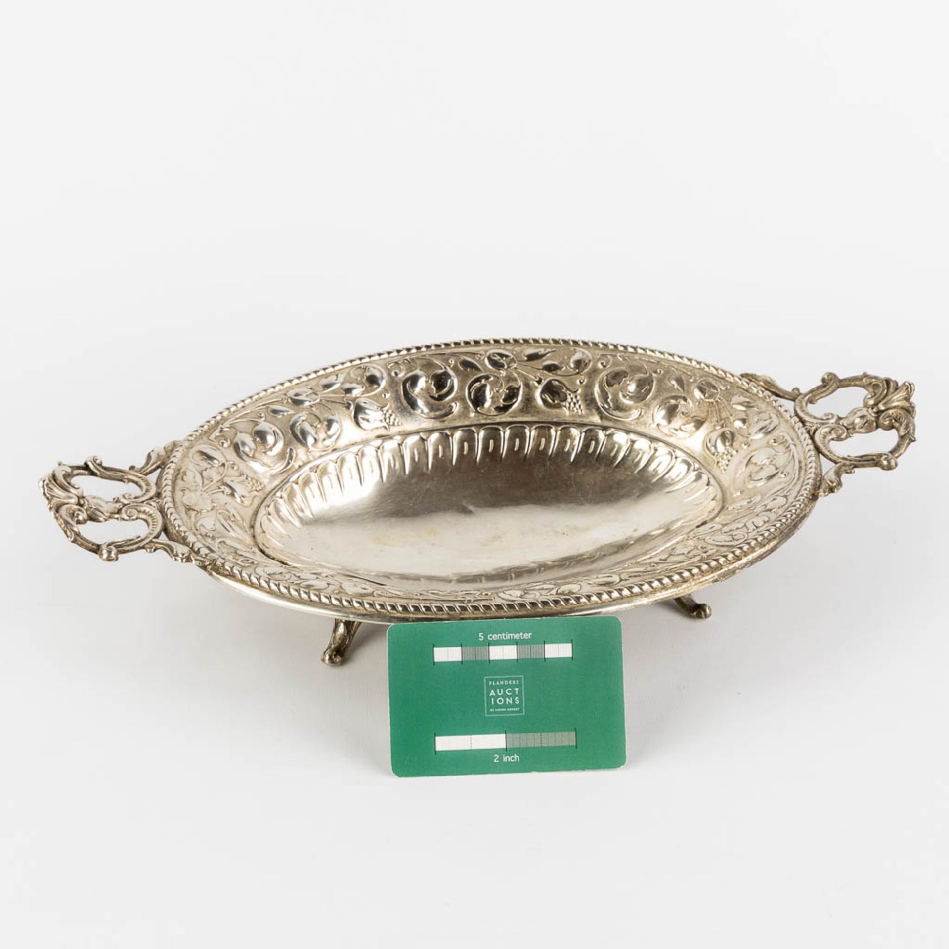 A serving bowl, silver, Germany. 800/1000. 260g. (L:21 x W:36 x H:7 cm) - Bild 2 aus 9