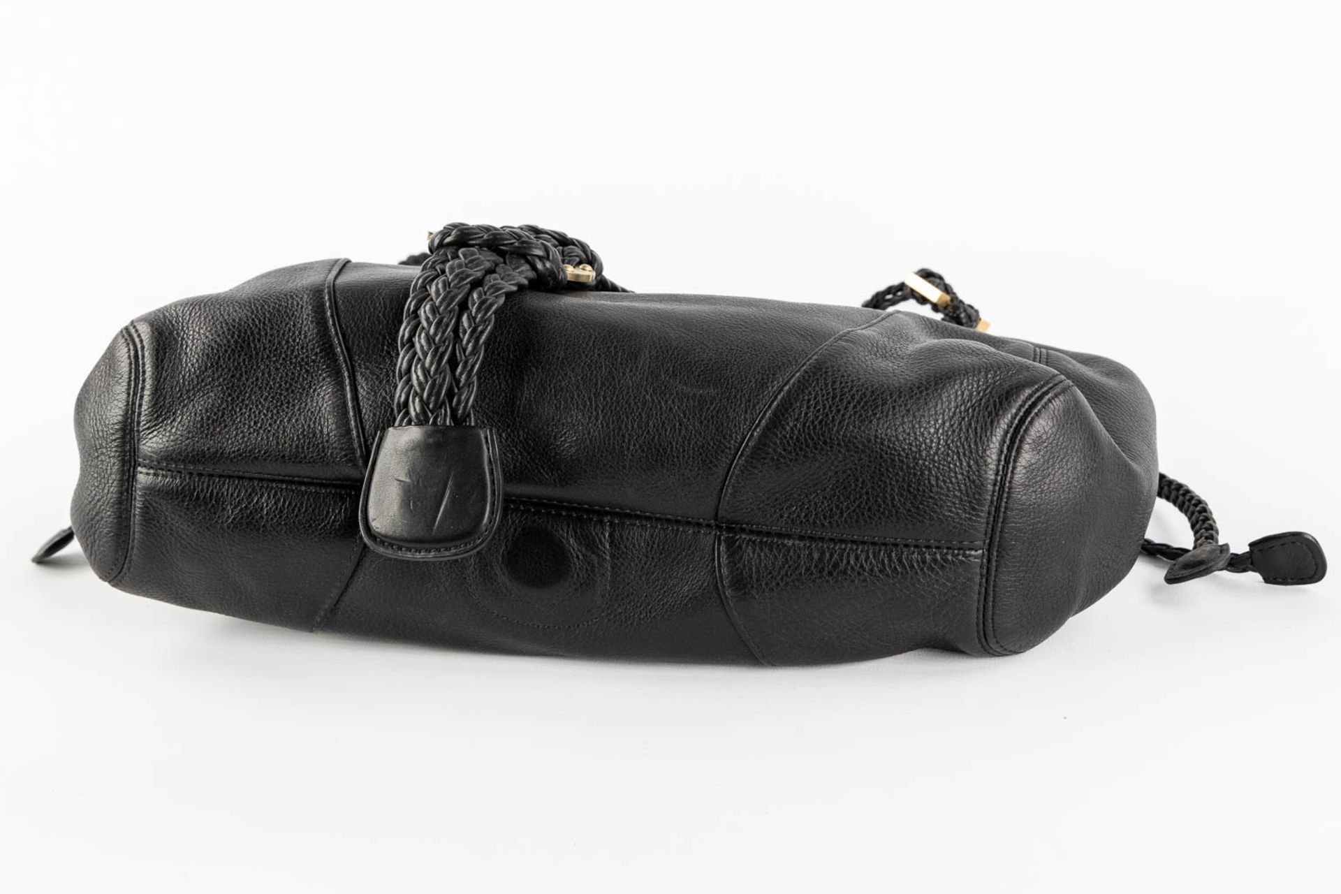 Delvaux Eugène PM, a black leather handbag. (W:38 x H:26 cm) - Image 9 of 19