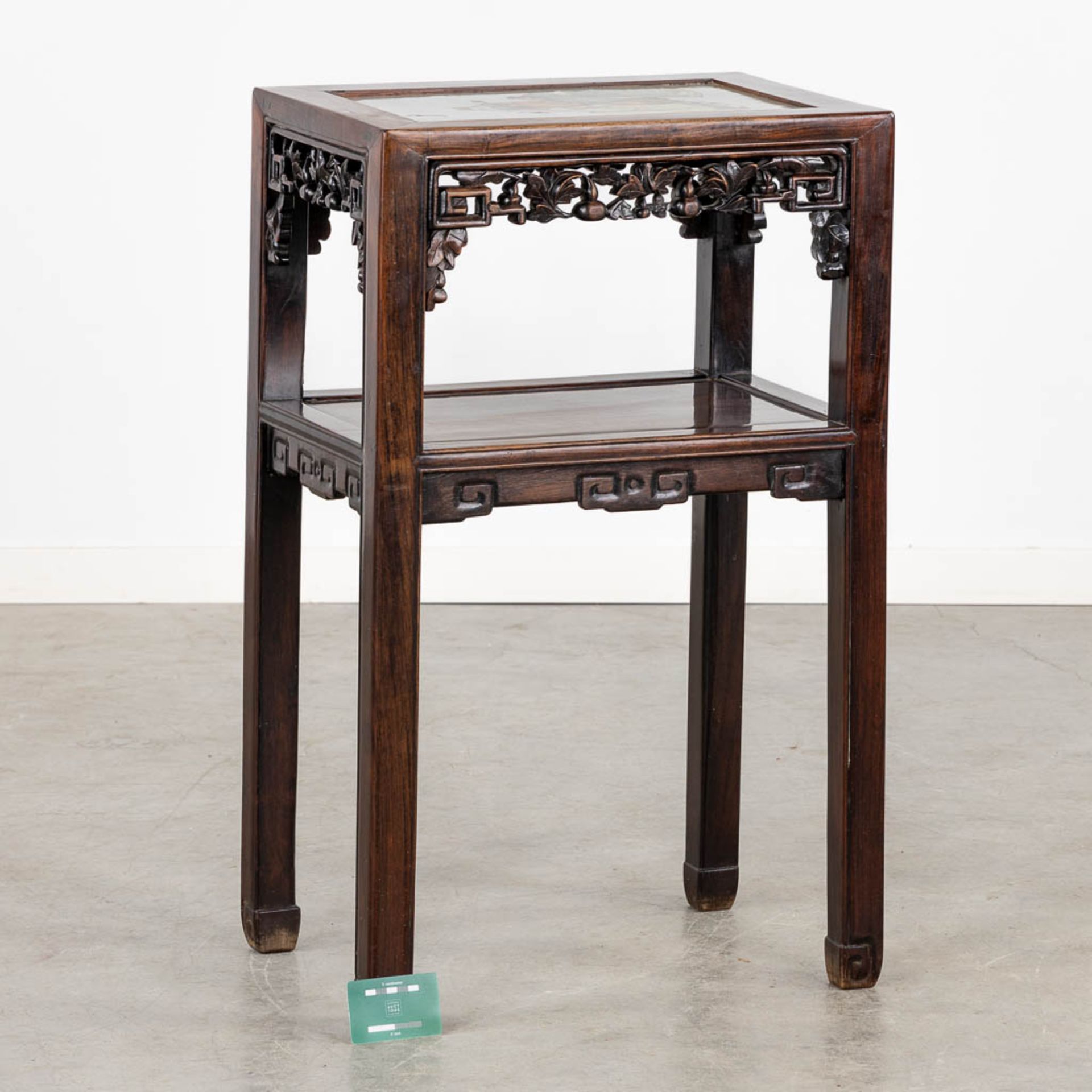 A Chinese side table with a porcelain plaque of Fu Lu and Shou. (L:34 x W:48 x H:80 cm) - Bild 2 aus 10