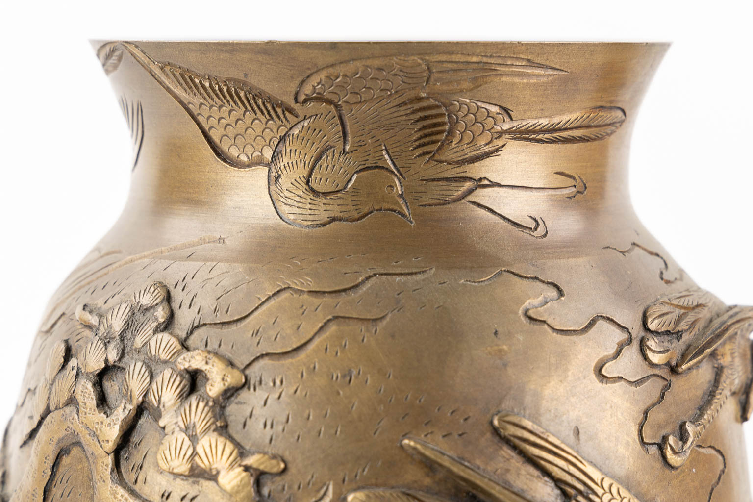 A pair of Oriental vases, depicting flying birds and trees. Patinated bronze. (H:27 x D:16 cm) - Image 14 of 16