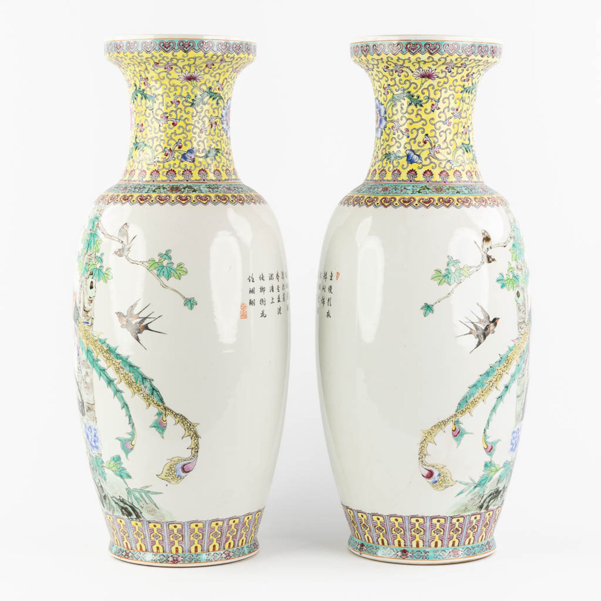 A decorative pair of Chinese vases with a Phoenix decor, 20th C. (H:62 x D:26 cm) - Image 6 of 16