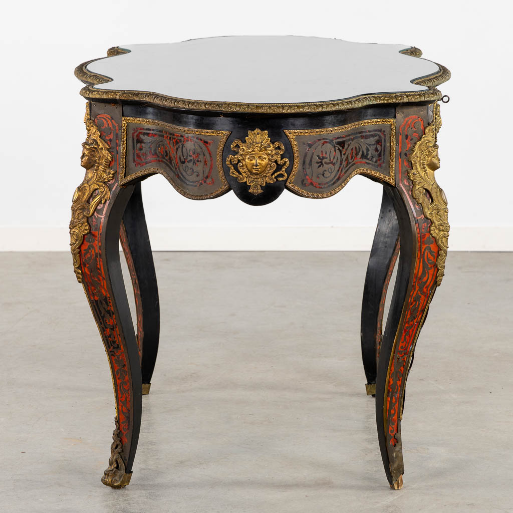 A Boulle 'Table Violon', tortoiseshell and copper inlay, Napoleon 3. (L:76 x W:130 x H:77 cm) - Image 7 of 19