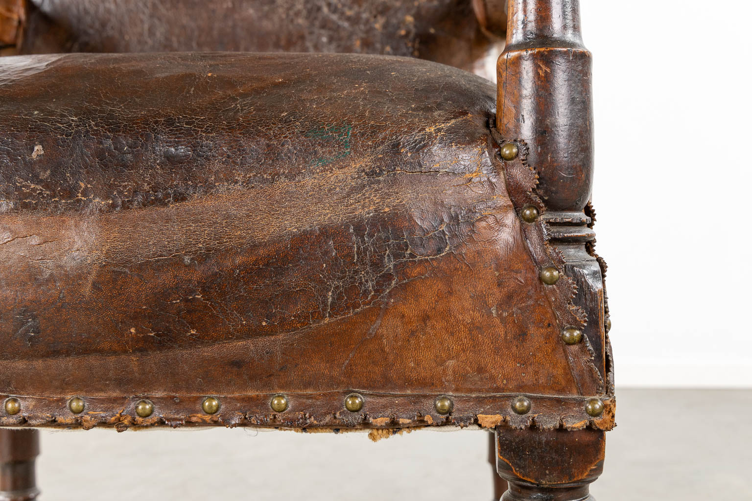 An antique Throne chair, leather on wood, great patina. 18th C. (L:76 x W:67 x H:125 cm) - Image 11 of 13