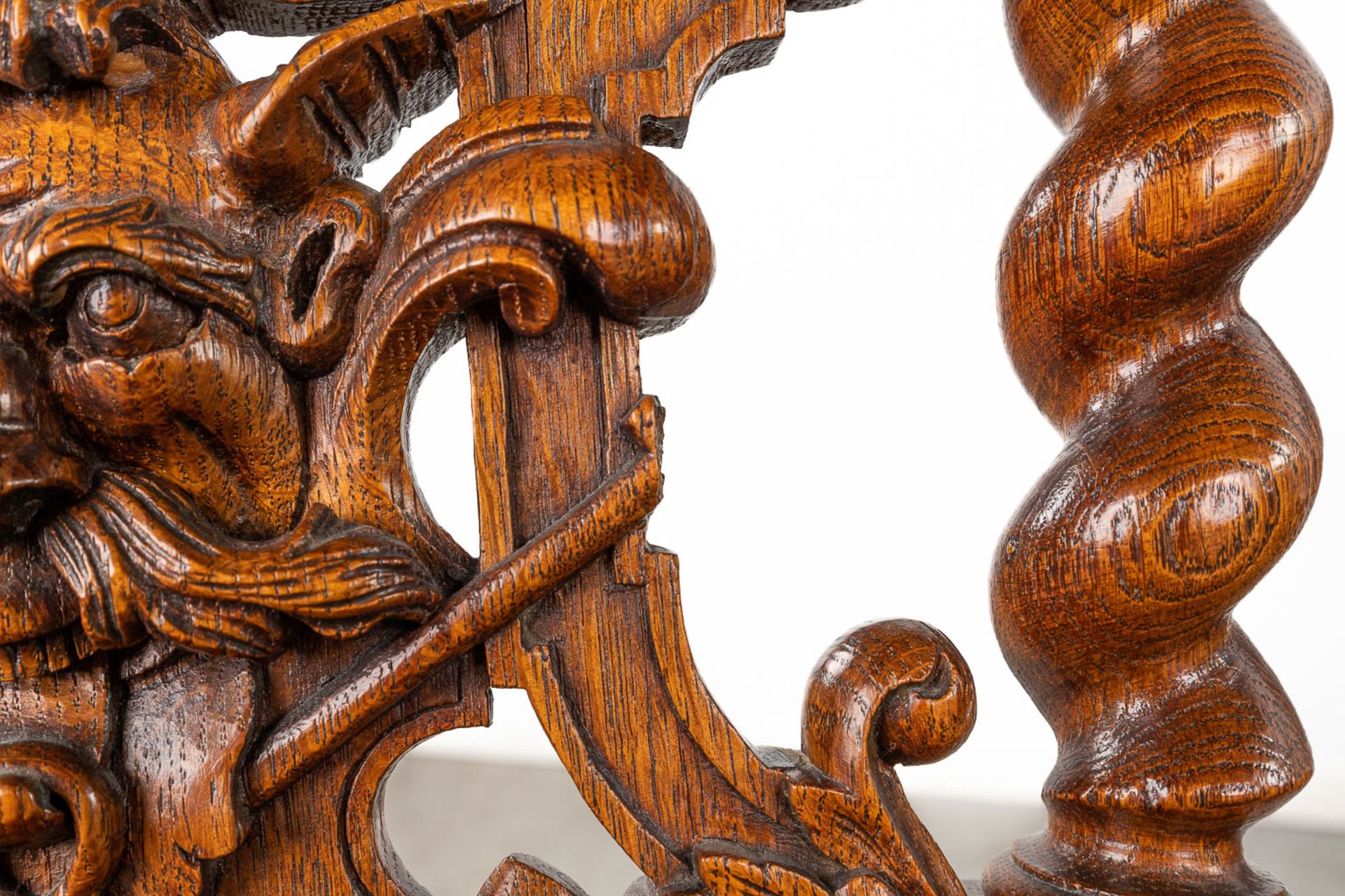 A set of 4 antique wood-sculptured smoker's chairs, oak. Circa 1900. (L:55 x W:44 x H:80 cm) - Bild 4 aus 15