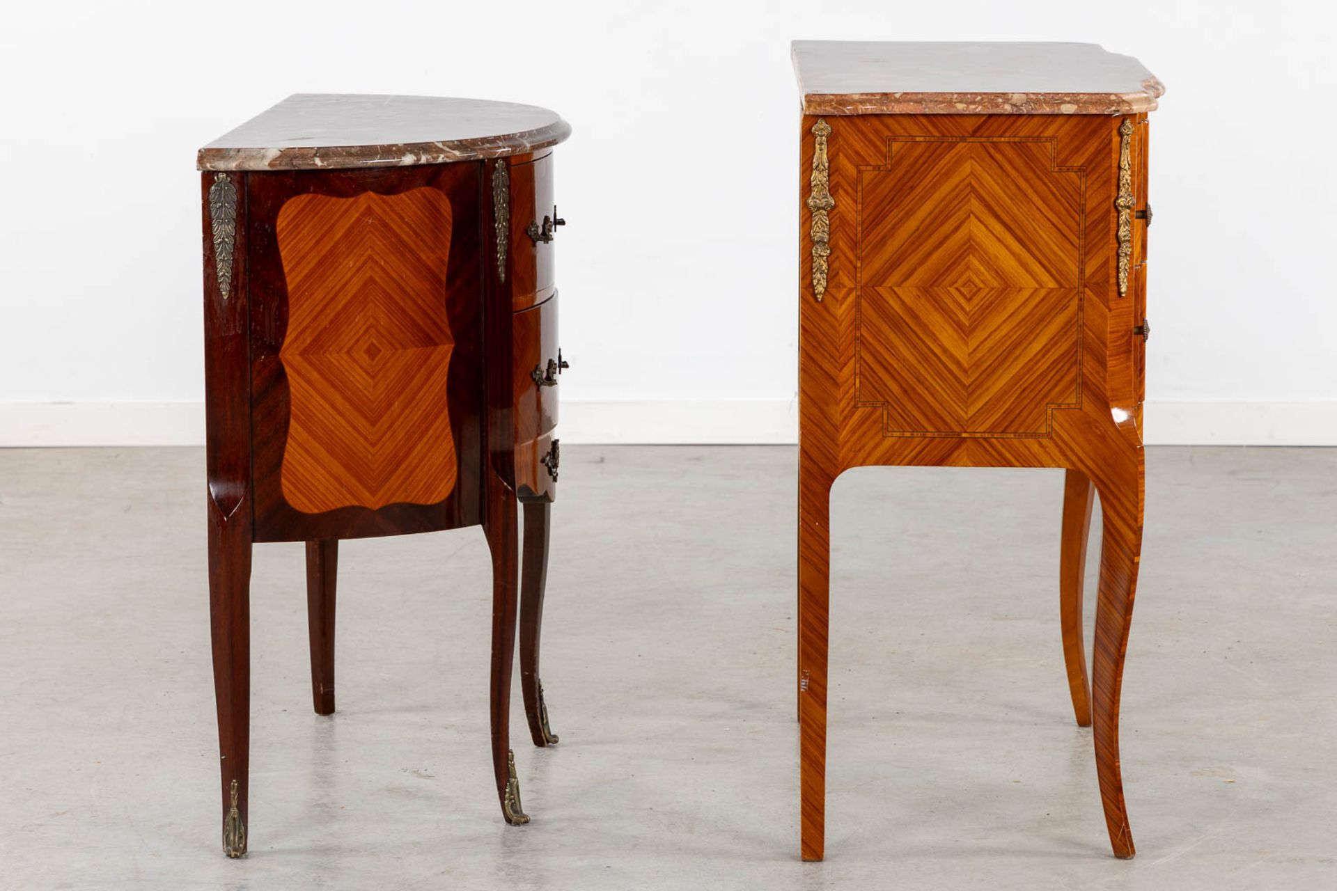 Two small cabinets with drawers, marquetry inlay and a marble top. 20th C. (L:39 x W:70 x H:80 cm) - Bild 7 aus 11