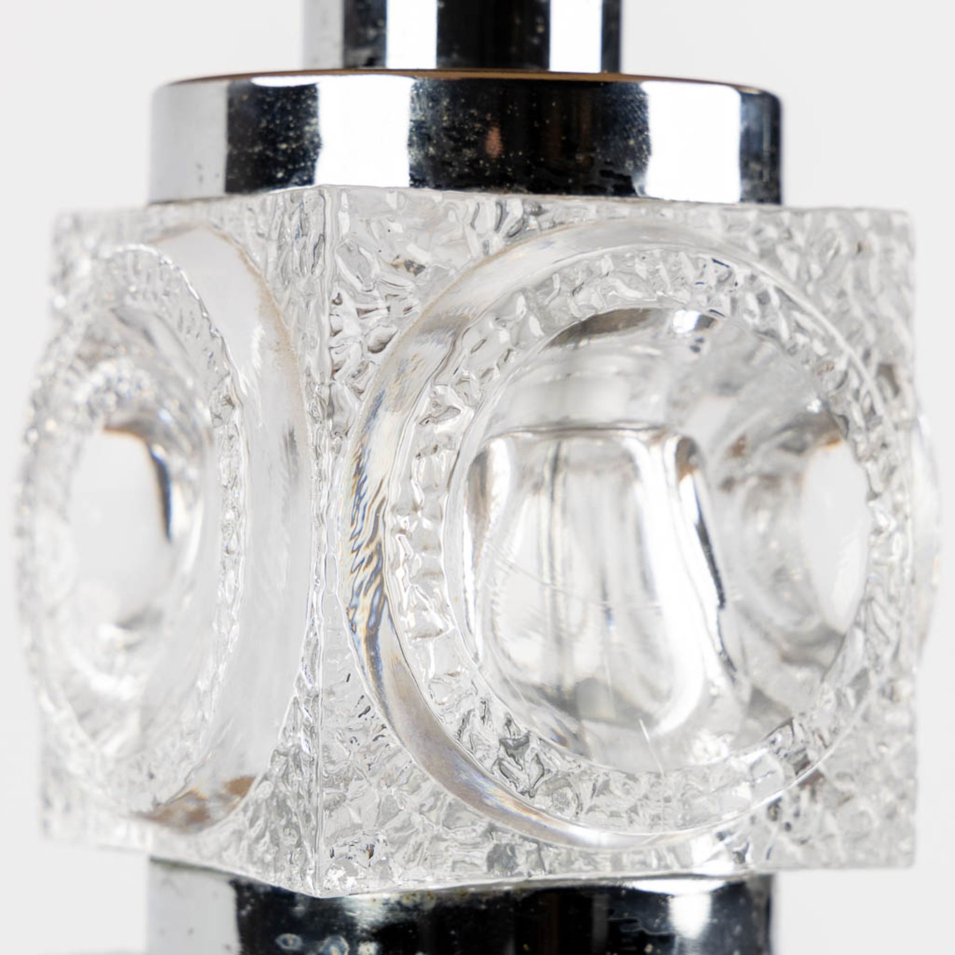 A mid-century table lamp, chromed metal and glass. Circa 1970. (H:37 x D:12,5 cm) - Image 9 of 9