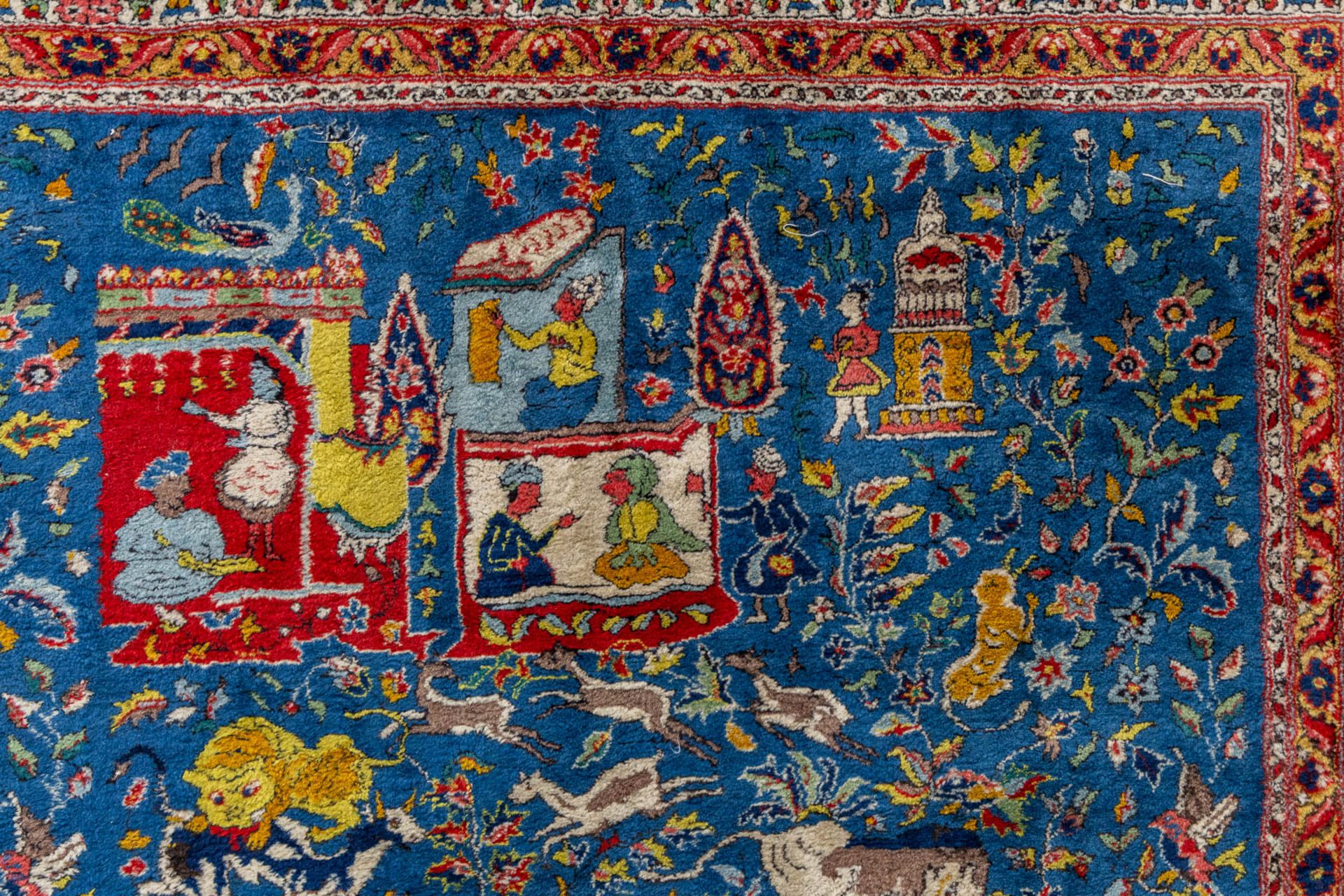 An Oriental hand-made carpet with figurative decor, Tabriz. (L:340 x W:243 cm) - Bild 8 aus 11