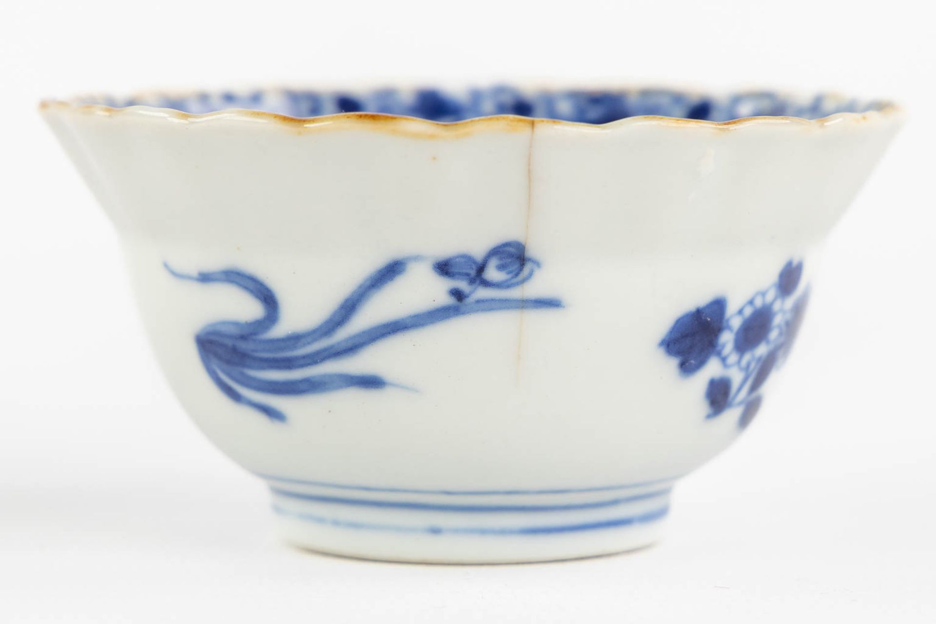 A pair of Chinese plate, blue-white decor of 'Fish and Crab', 19th C. (D:13,5 cm) - Image 9 of 9