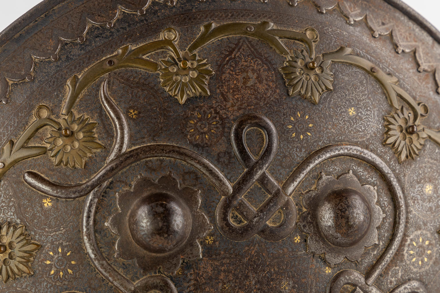 An antique Shield, Indo-Persian, Dhal, India. 19th C. (H:5 x D:31 cm) - Image 4 of 8