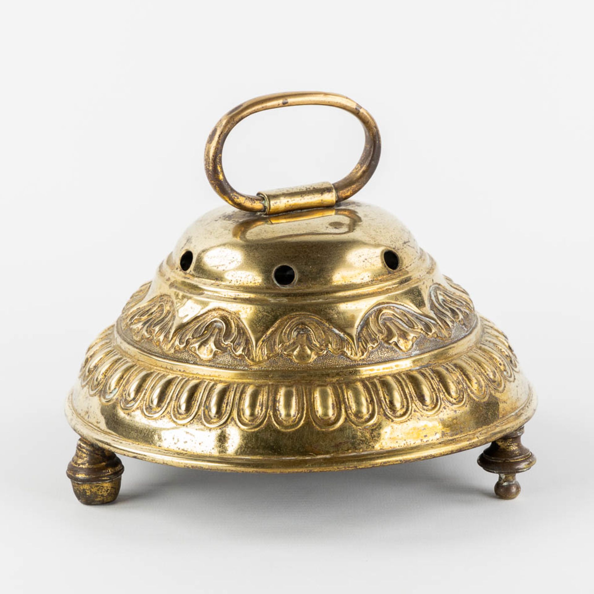 An Altar Bell with an inscription for Saint Macharius, Brass. (H:15 x D:21 cm) - Bild 4 aus 9