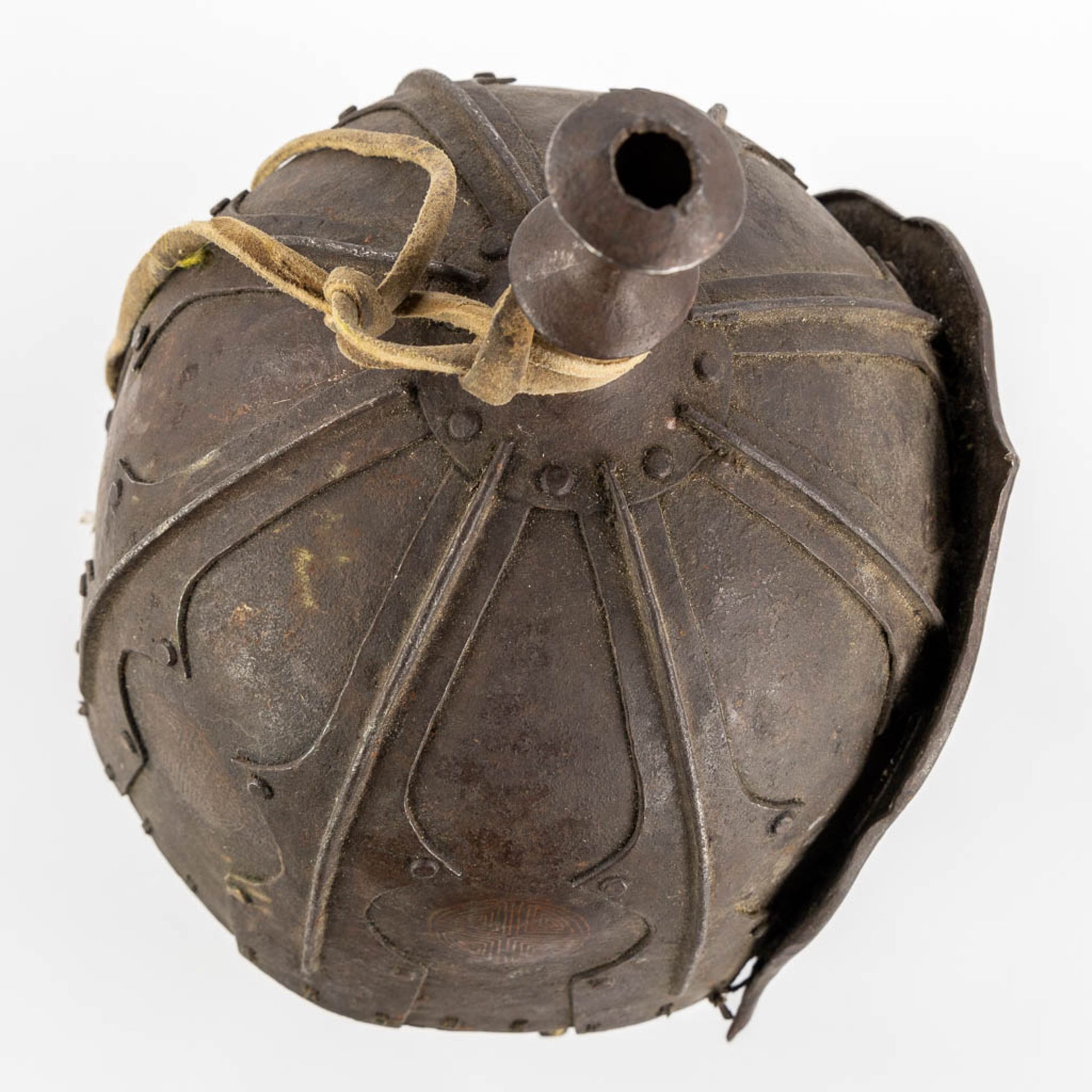 A Tibetan military helmet, iron and leather. 18th/19th C. (L:20 x W:24 x H:42 cm) - Image 8 of 11