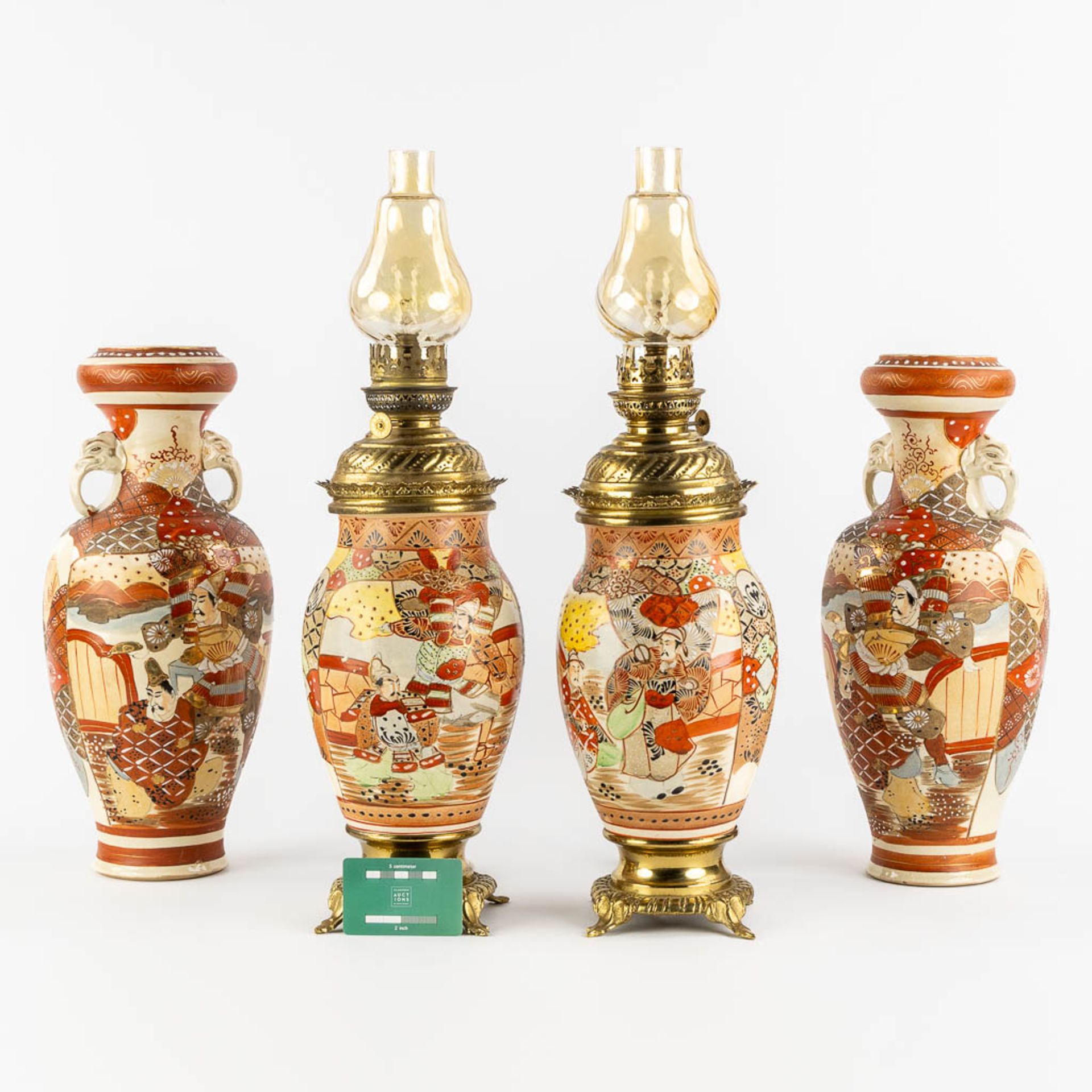 Two Japanese Kutani oil lamps, added two vases. (H:57 x D:15 cm) - Bild 2 aus 16