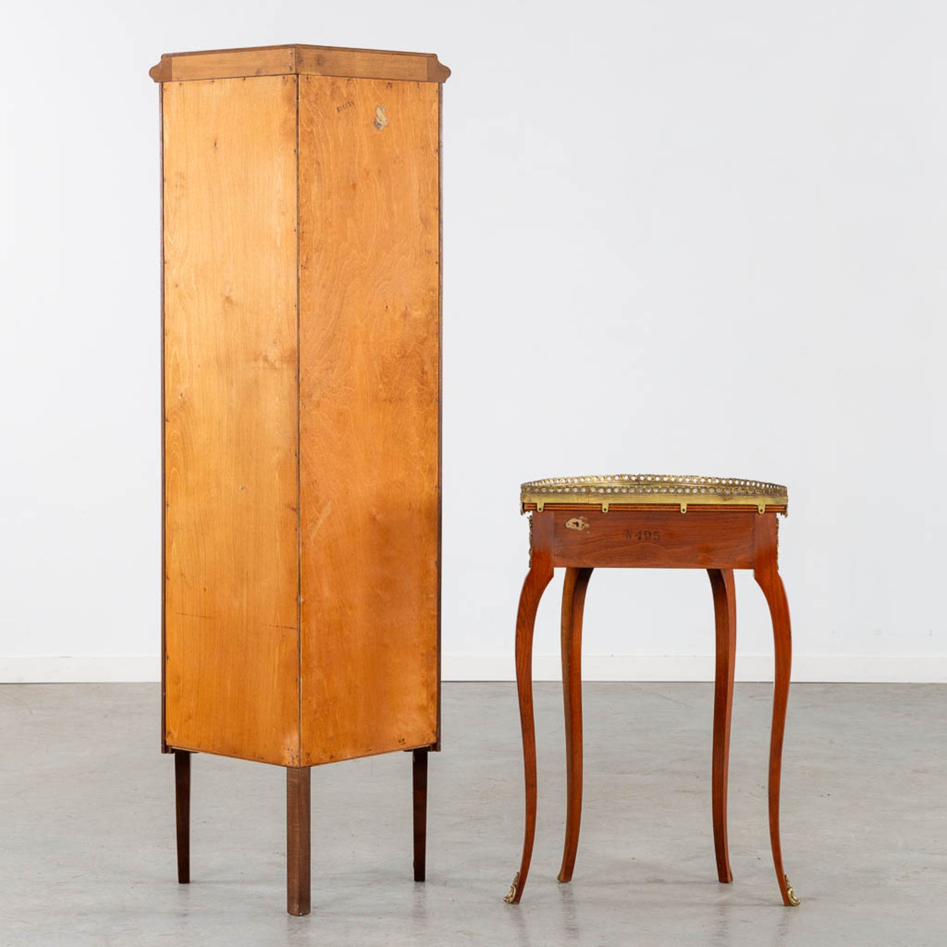 A corner cabinet and console table, marquetry mounted with bronze. 20th C. (L:34 x W:54 x H:150 cm) - Image 5 of 10