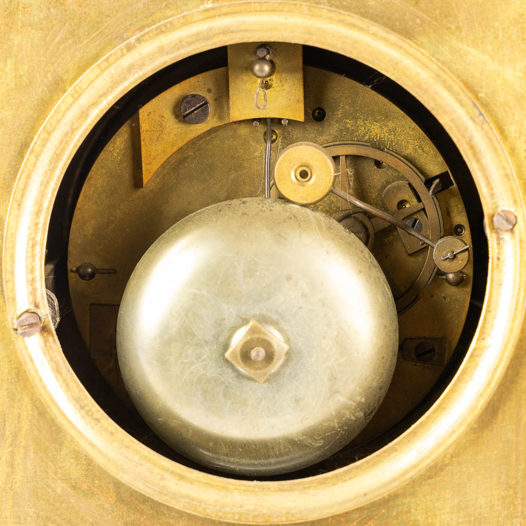 A mantle clock, gilt bronze, Empire. Circa 1800. (L:11,5 x W:26 x H:39,5 cm) - Image 10 of 10