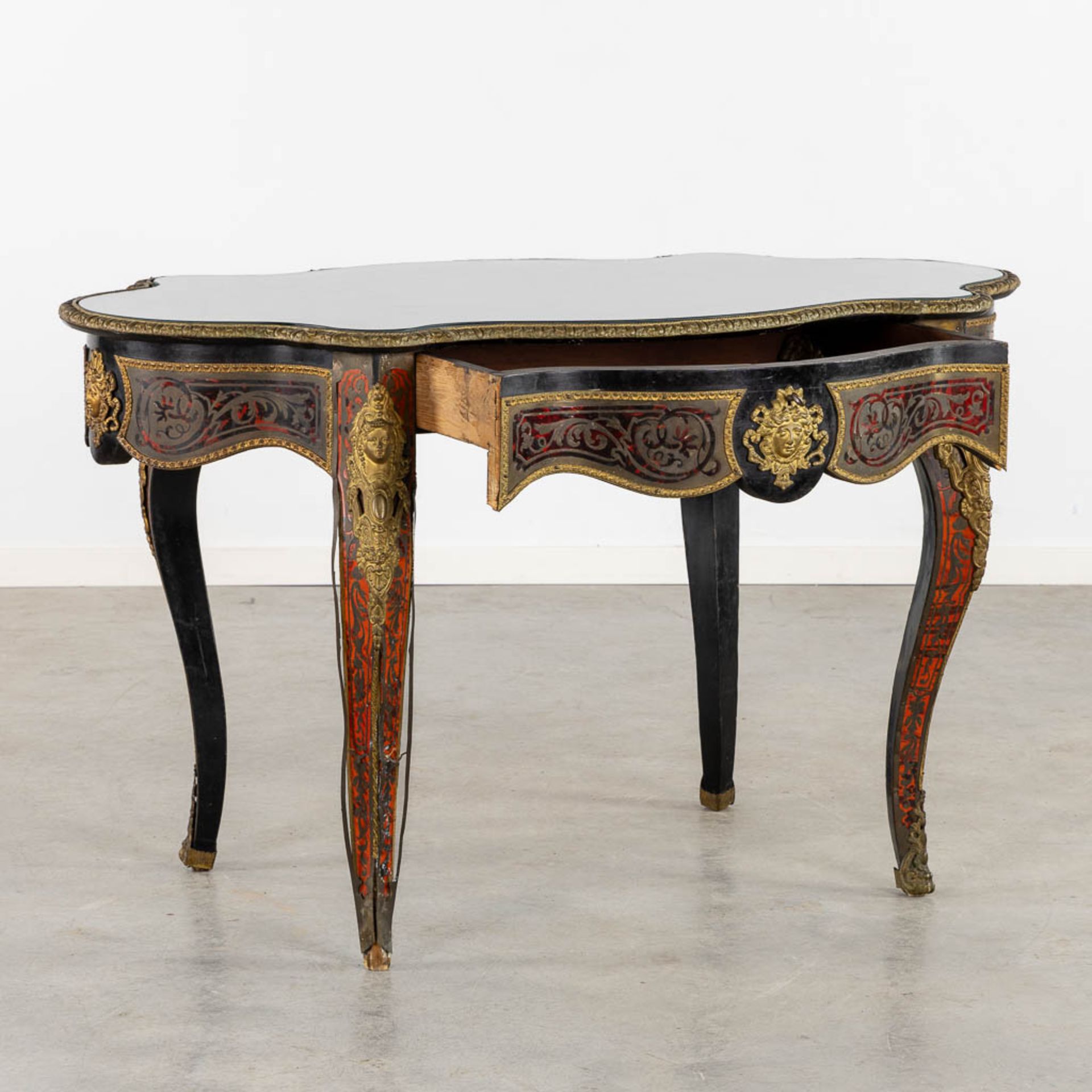 A Boulle 'Table Violon', tortoiseshell and copper inlay, Napoleon 3. (L:76 x W:130 x H:77 cm) - Bild 3 aus 19