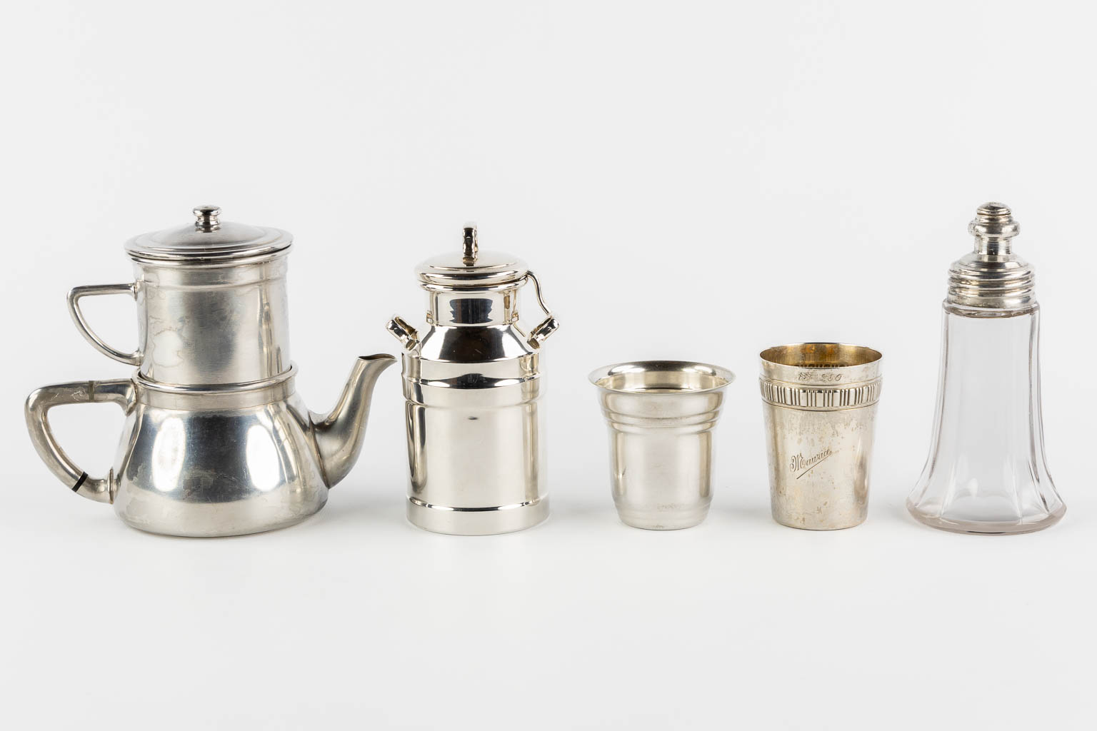 A large collection of silver and silver-plated objects, table accessories and serving ware. (L:16 x - Image 7 of 29