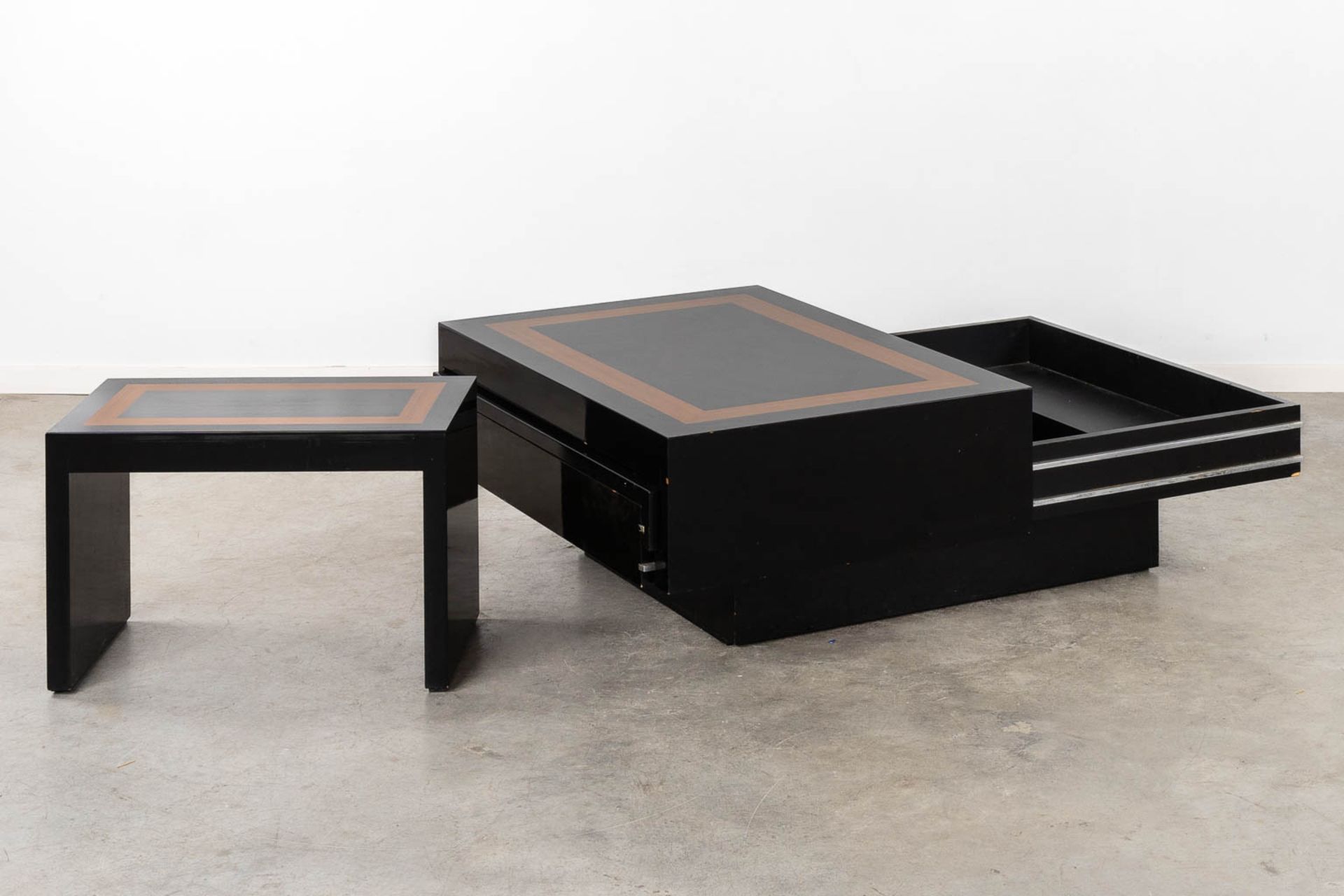 A slideable coffee table, added a bench. Lacquered wood. (L:110 x W:145 x H:47 cm) - Bild 5 aus 9