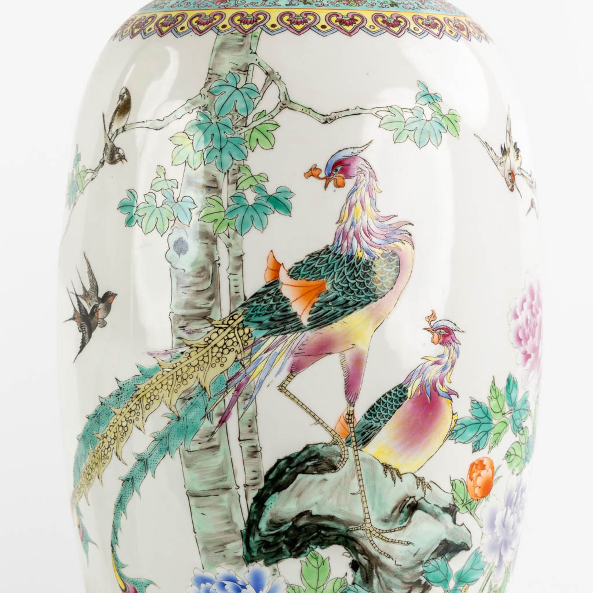 A decorative pair of Chinese vases with a Phoenix decor, 20th C. (H:62 x D:26 cm) - Image 11 of 16