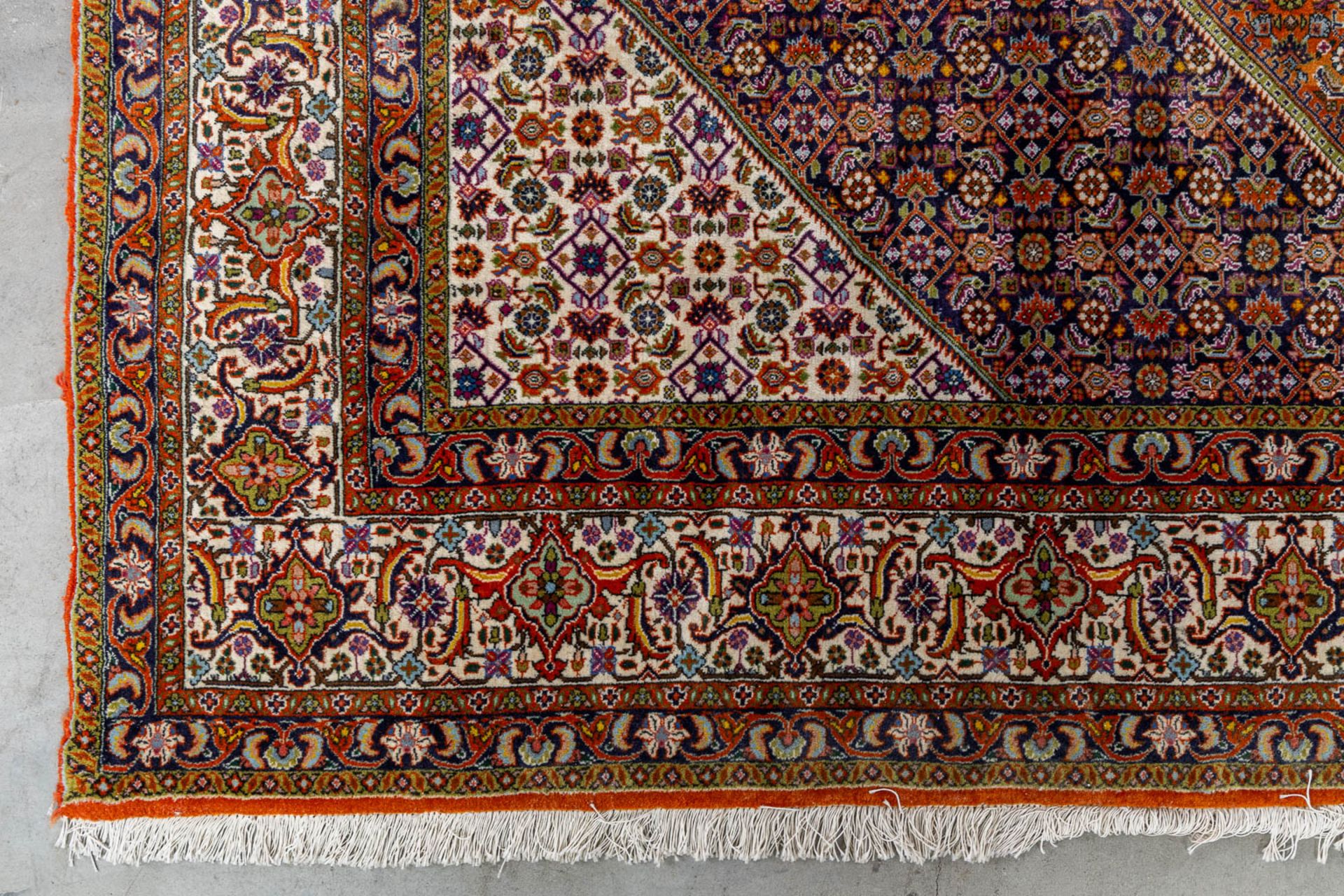 An Oriental hand-made carpet, Bidjar. (L:354 x W:253 cm) - Bild 3 aus 10