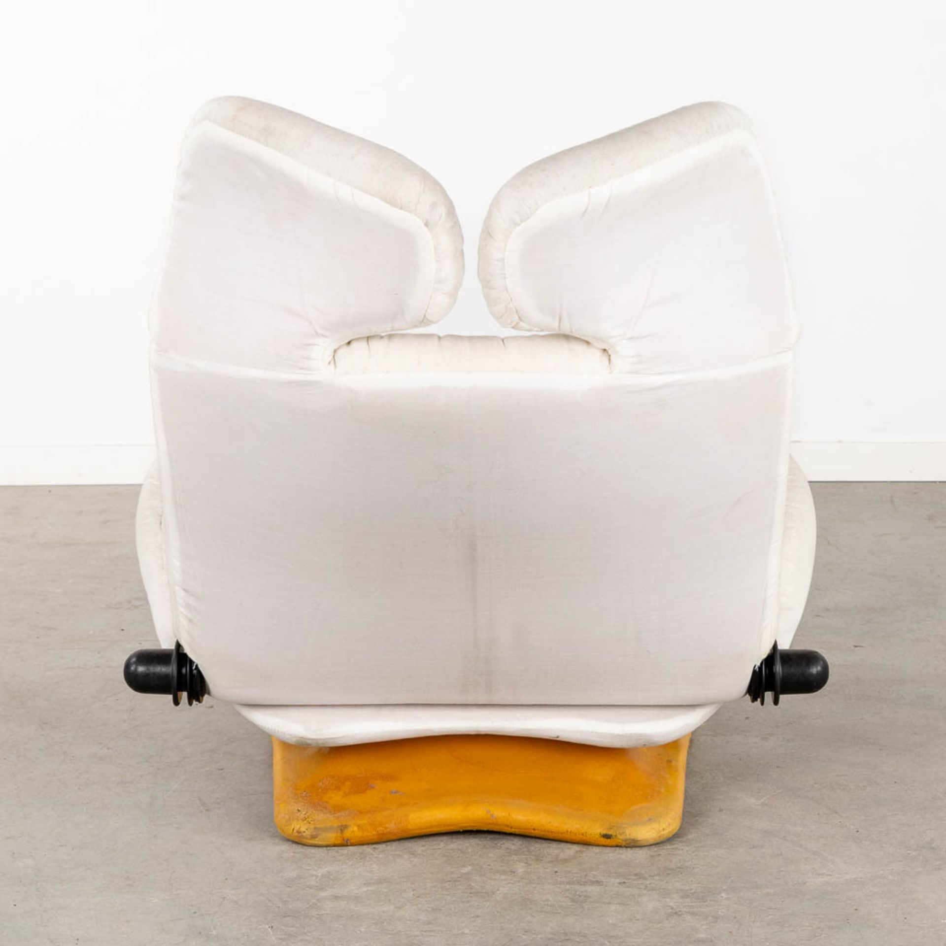 Toshiyuki KITA (1942) 'Wink' for Cassina. (L:110 x W:80 x H:93 cm) - Image 5 of 12