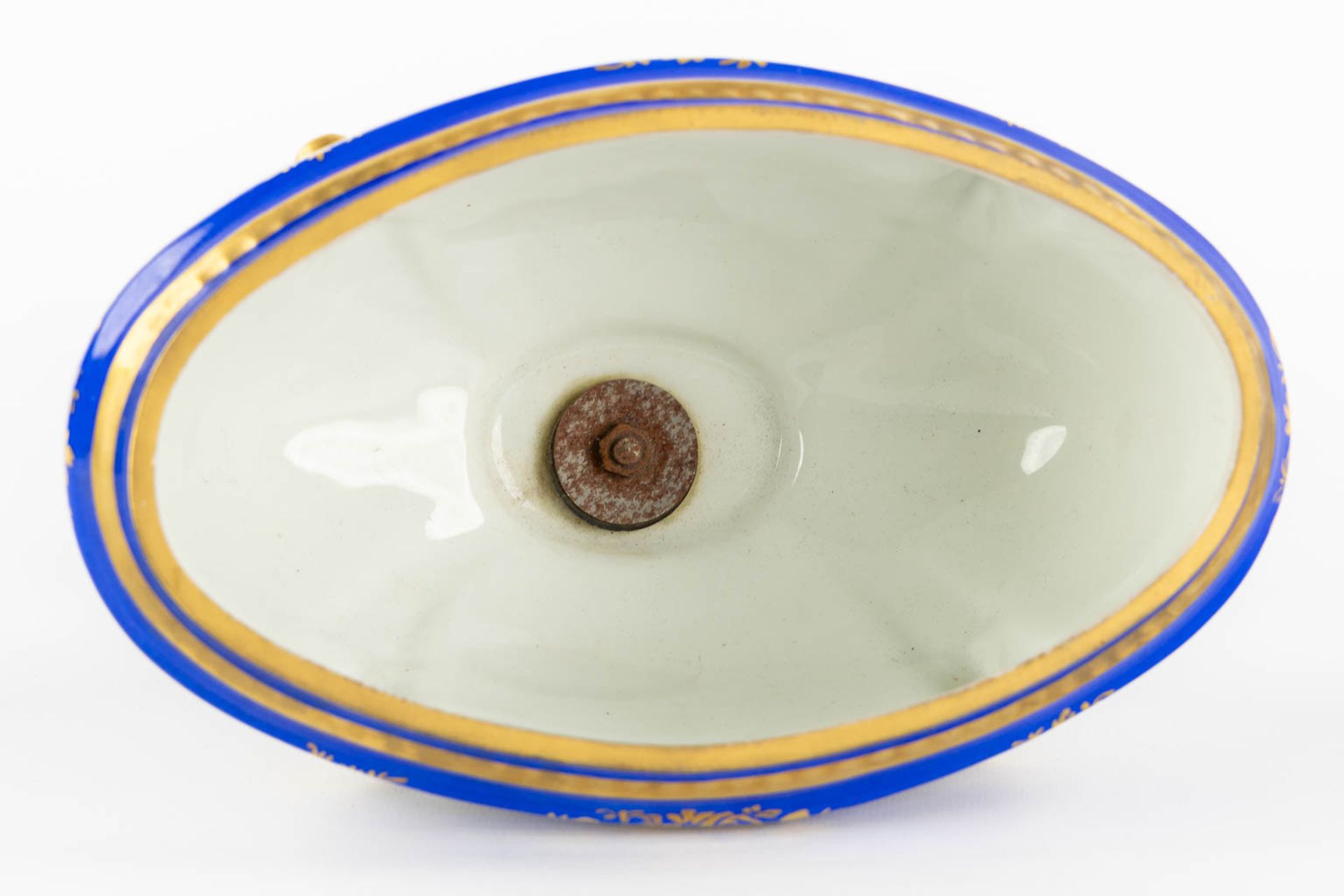 Pillivuyt, Paris, a tureen on a plate and an oval bowl. 20th C. (L:23 x W:36 x H:20 cm) - Bild 9 aus 21