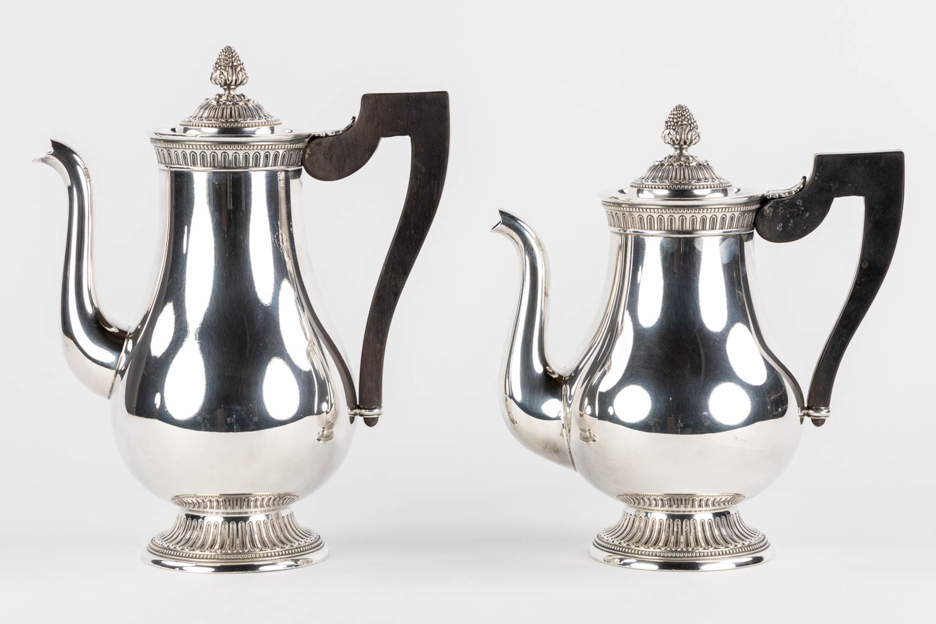 Christofle 'Malmaison' a coffee and tea service. (L:42 x W:66 cm) - Bild 9 aus 22