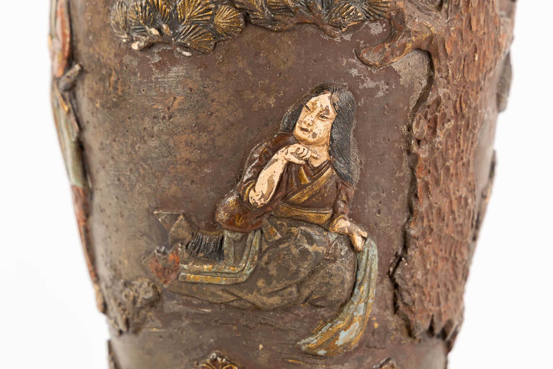 An Oriental pair of oil lamps, terracotta mounted with bronze. Circa 1900. (H:66 x D:18 cm) - Bild 17 aus 17