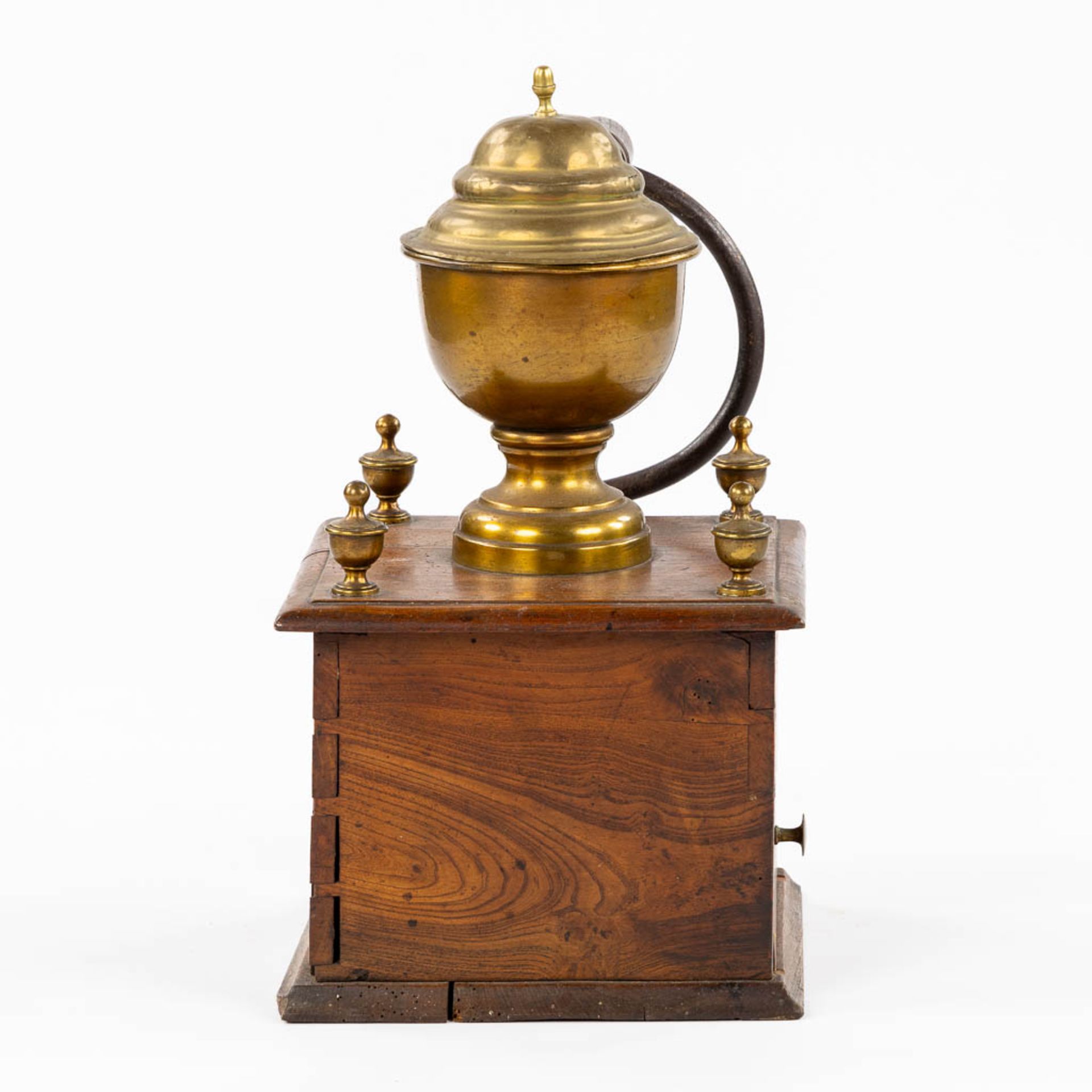 A large and antique 'Coffee Grinder' copper, iron and wood. (L:28 x W:51 x H:52 cm) - Bild 5 aus 10