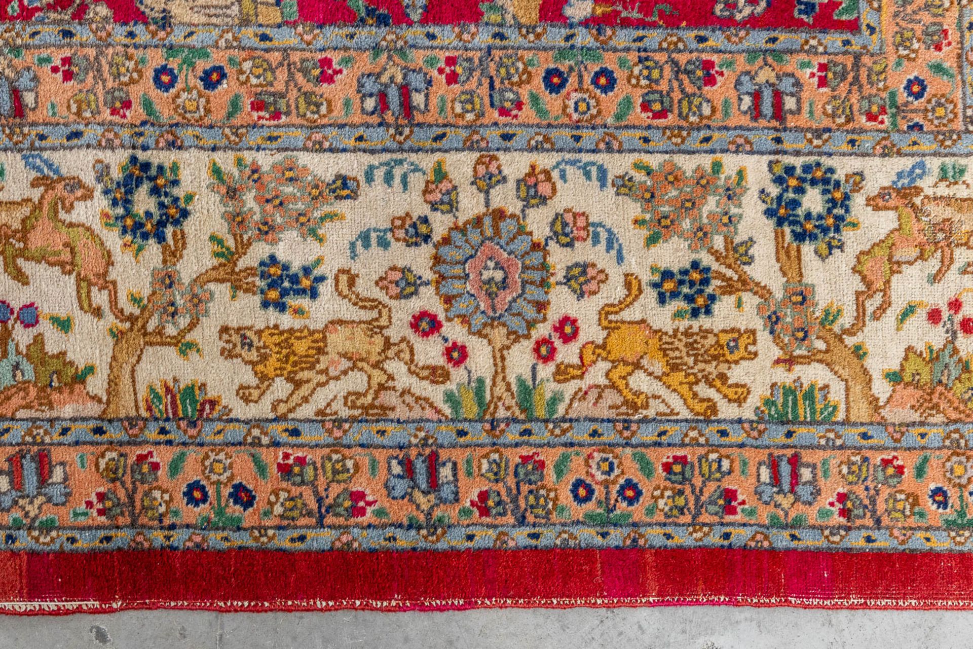 A large Oriental hand made carpet, hunting scènes, Tabriz. (L:329 x W:252 cm) - Bild 3 aus 16