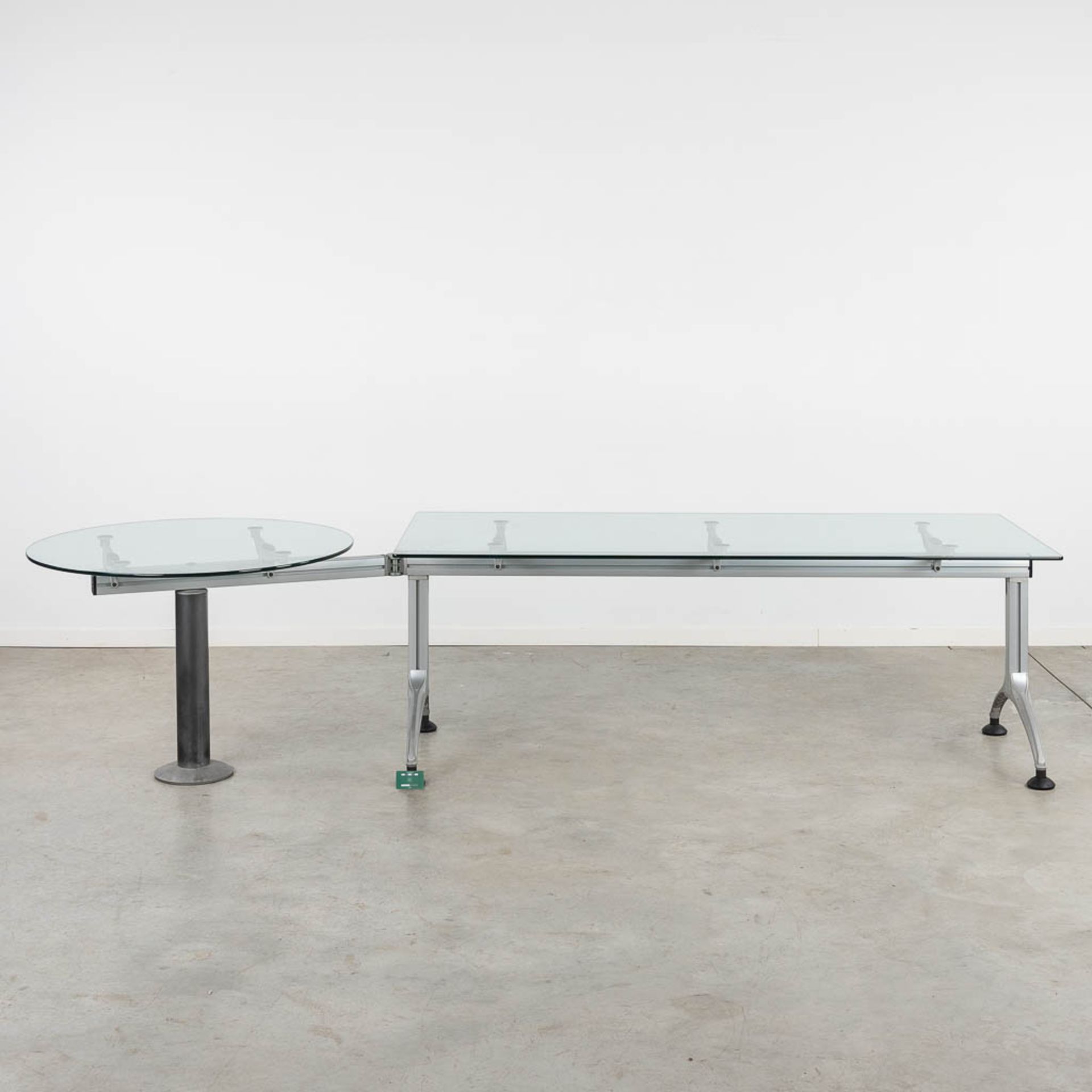 Frezza Tiper B2B, Desk, aluminium with two glass table tops. (L:90 x W:318 x H:73 cm) - Image 2 of 8