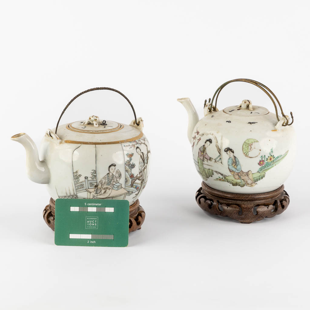 Two Chinese teapots, decorated with figurines. (L:13 x W:17,5 x H:10 cm) - Image 2 of 14